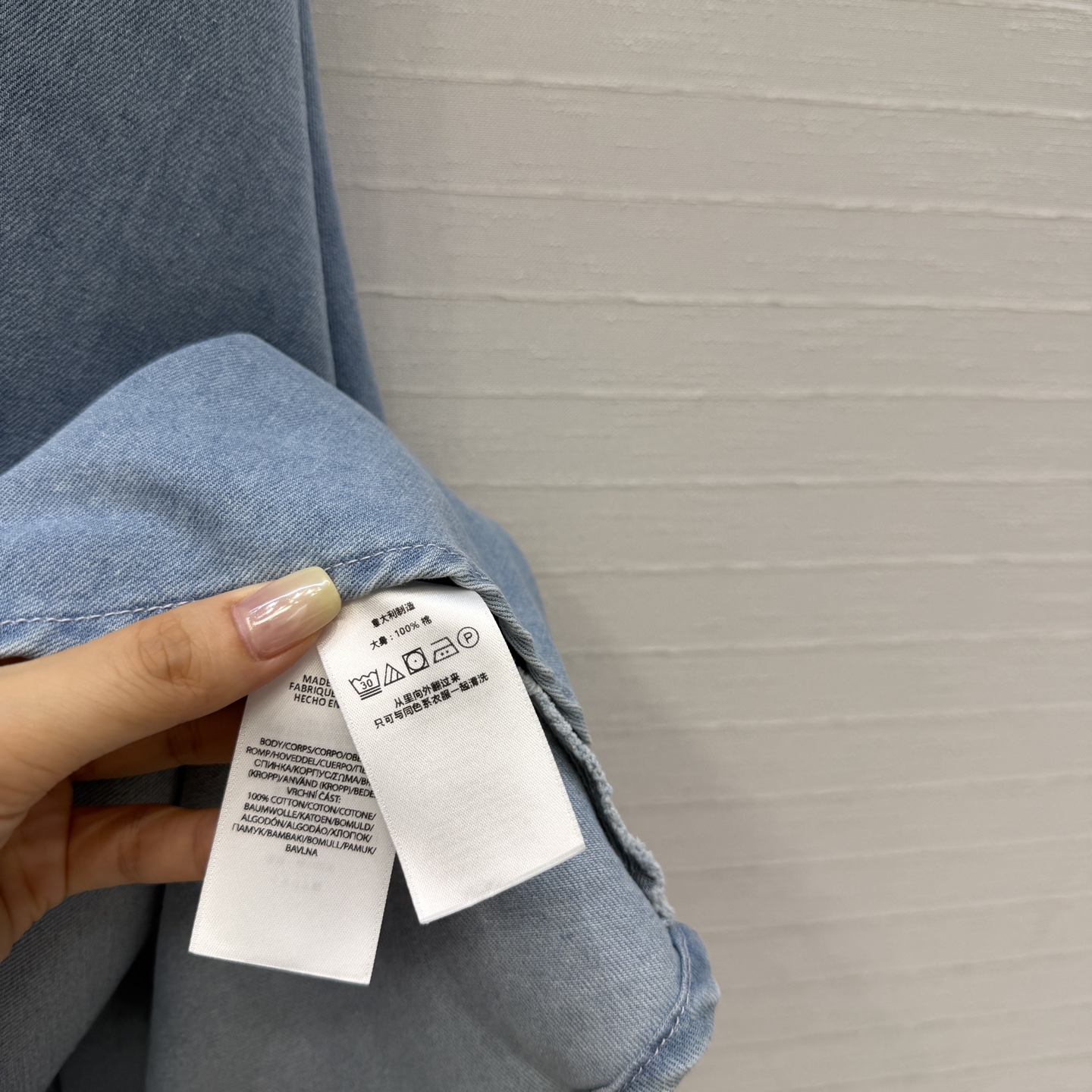 强烈推荐❤️RL早秋新品 做旧渐变洗水牛仔无袖连衣裙，气质系带收腰A字裙摆剪裁版型上身巨显瘦。极简主义慵