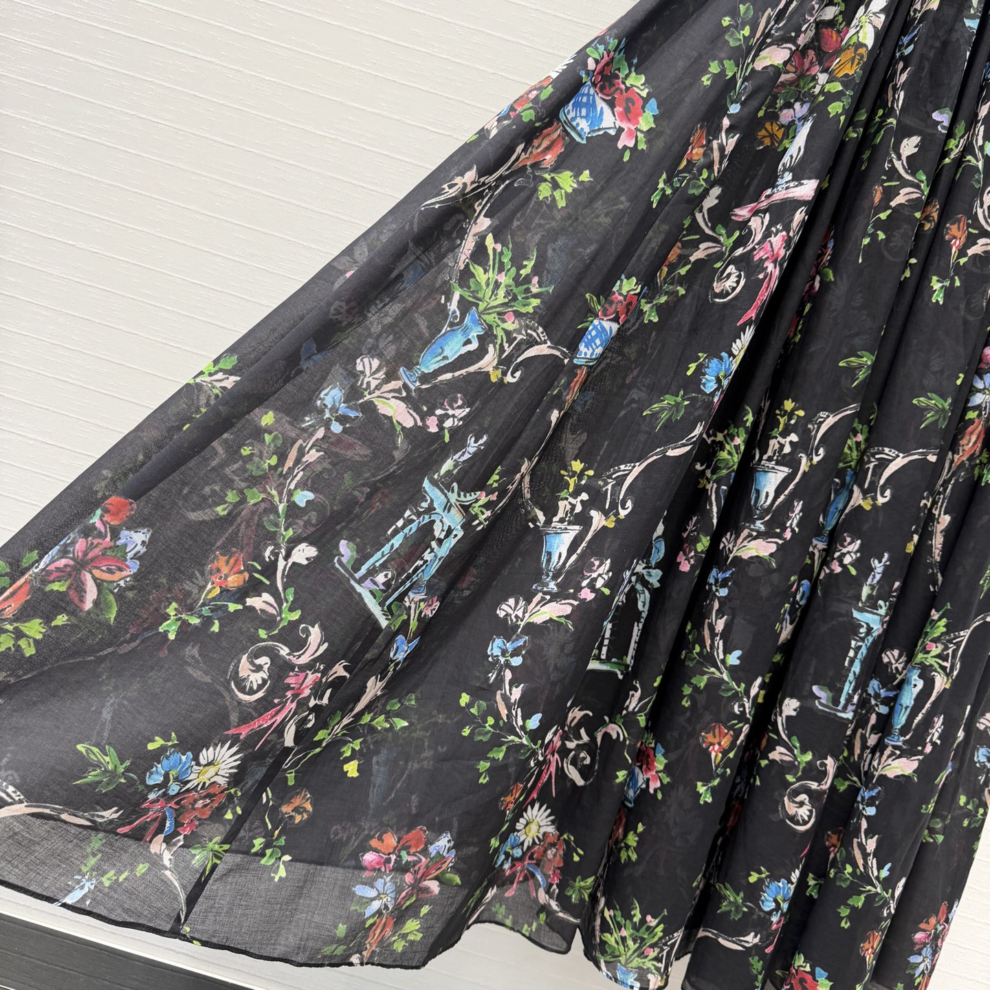 高端品质❤️Dio*26早秋新品iviera系列 黑色花园建筑印花长裙！定制进口丝棉材质轻盈细腻，抽褶式
