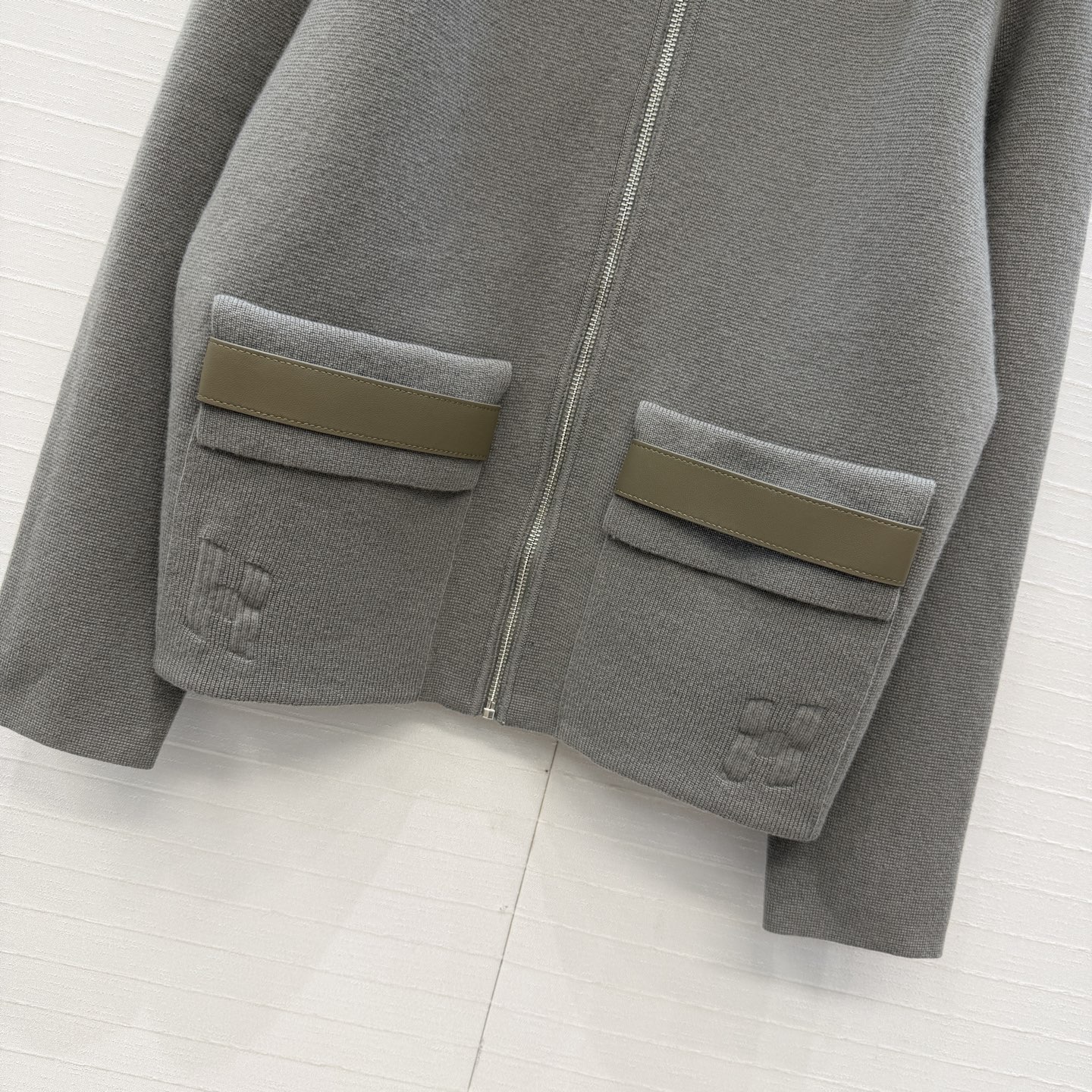 高端品质❤️H高智感穿搭！26秋冬新品，经典翻领夹克羊绒外套！品质控必入🌚进口机双织工艺！手工油边皮条装