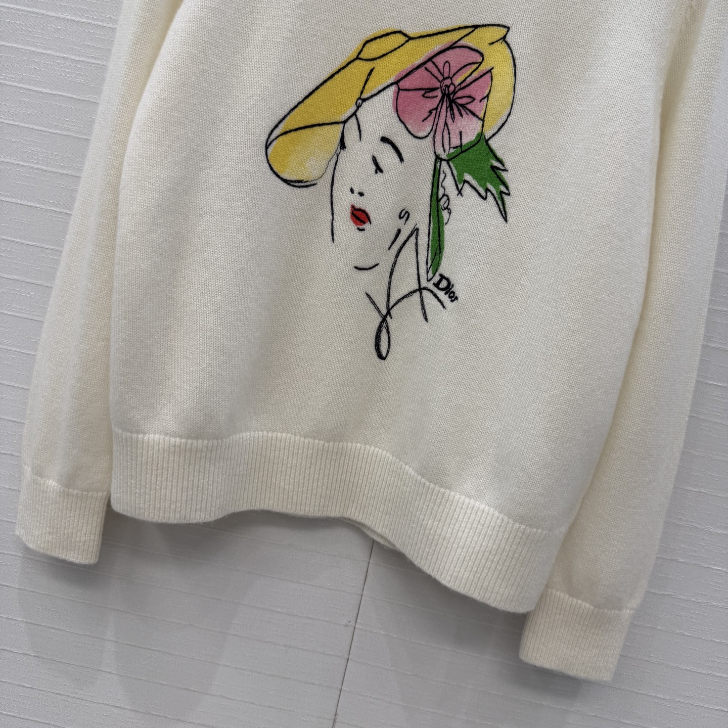 原单品质💋Miss D26s早秋新品，iviera系列刺绣羊绒针织衫。手绘女性侧脸和花卉，艺术感满满✨温