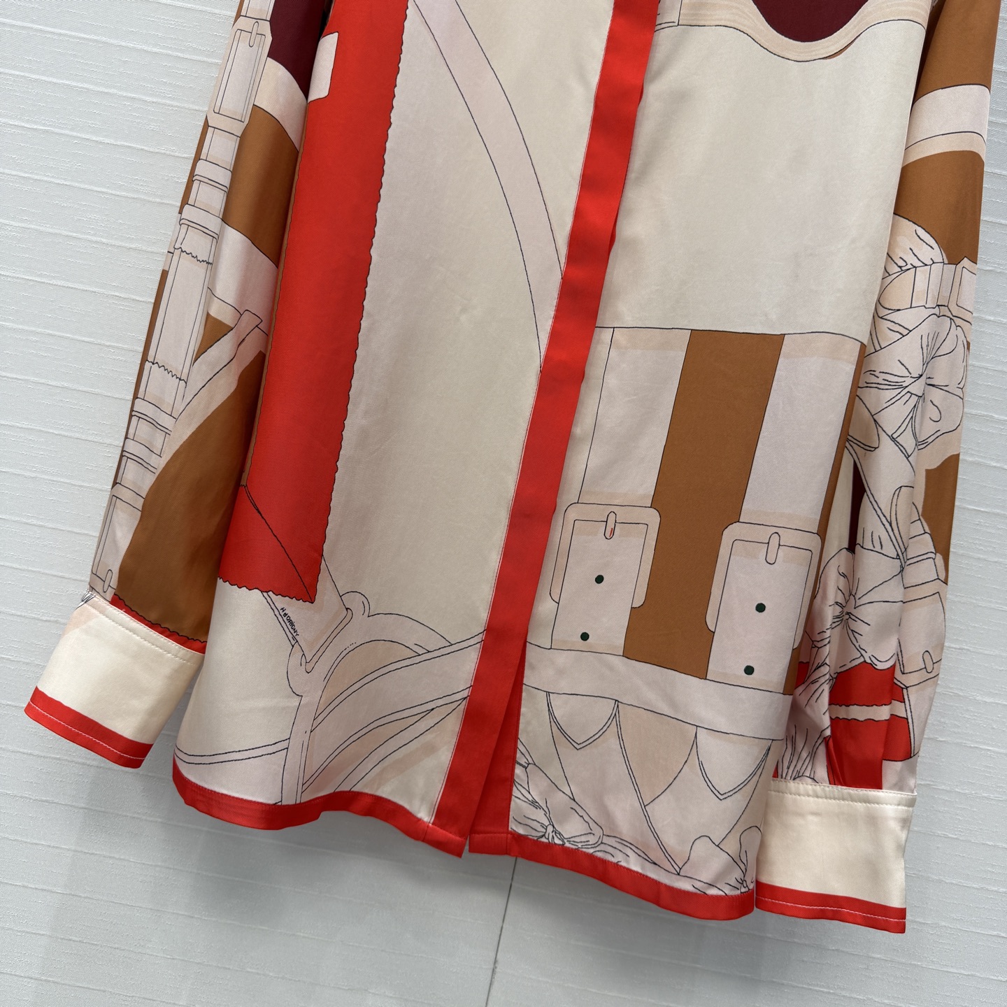原单品质❤️H系26s早春新品！链环图案定位印花真丝衬衫！气质小翻领宽松版型随性大方。绝美配色全定位印花
