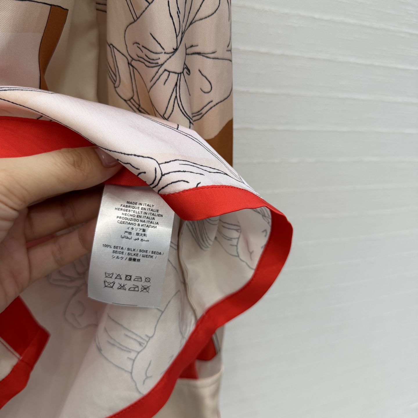 原单品质❤️H系26s早春新品！链环图案定位印花真丝衬衫！气质小翻领宽松版型随性大方。绝美配色全定位印花