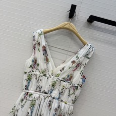 高端品质❤️Dio*26早春新品iviera系列 彩色花束印花V领长裙!重新诠释 Dior 经典图案。定 高端品质❤️Dio*26早春新品iviera系列 彩色花束印花V领长裙!重新诠释 Dior 经典图案。定