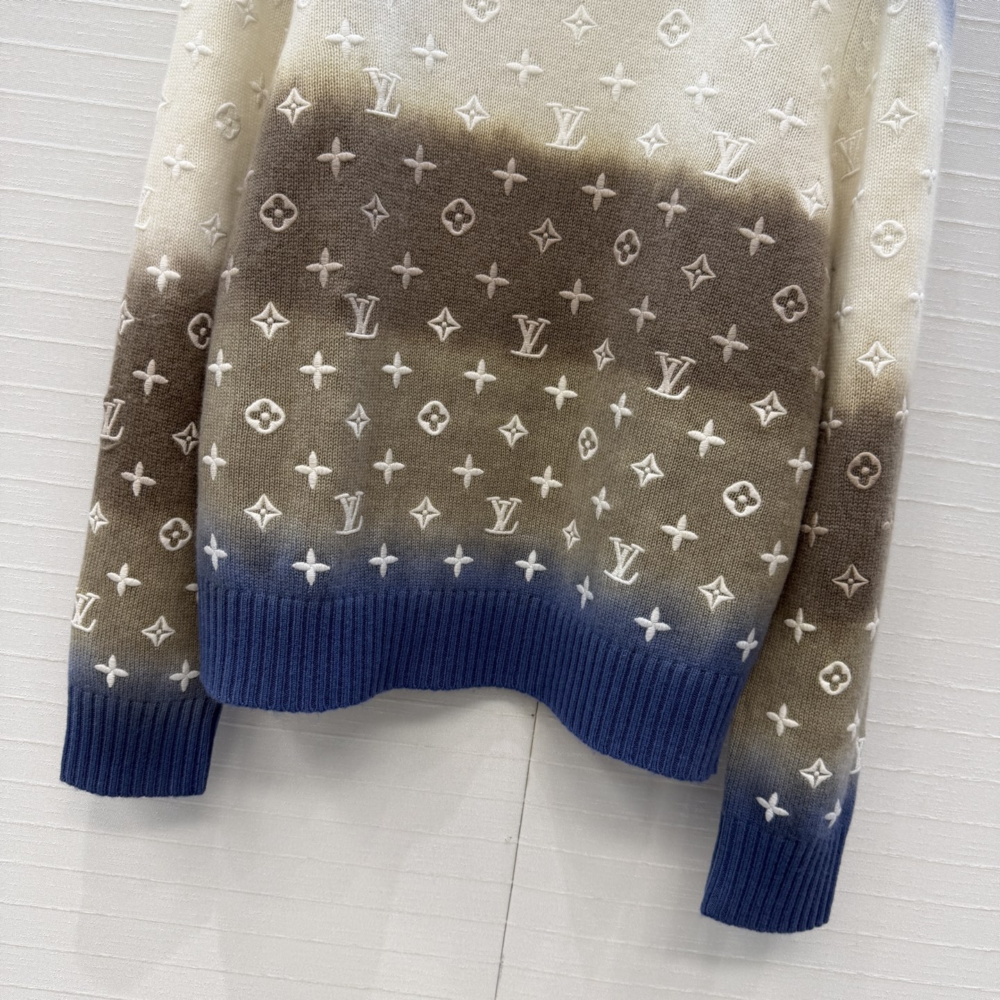 高端原单品质！❤️Monogram重工立体定位刺绣羊绒毛衣！渐变扎染工艺色调贯穿时髦高级感！进口羊绒纱线