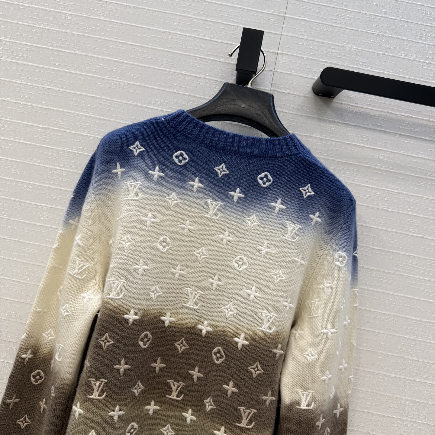 高端原单品质！❤️Monogram重工立体定位刺绣羊绒毛衣！渐变扎染工艺色调贯穿时髦高级感！进口羊绒纱线