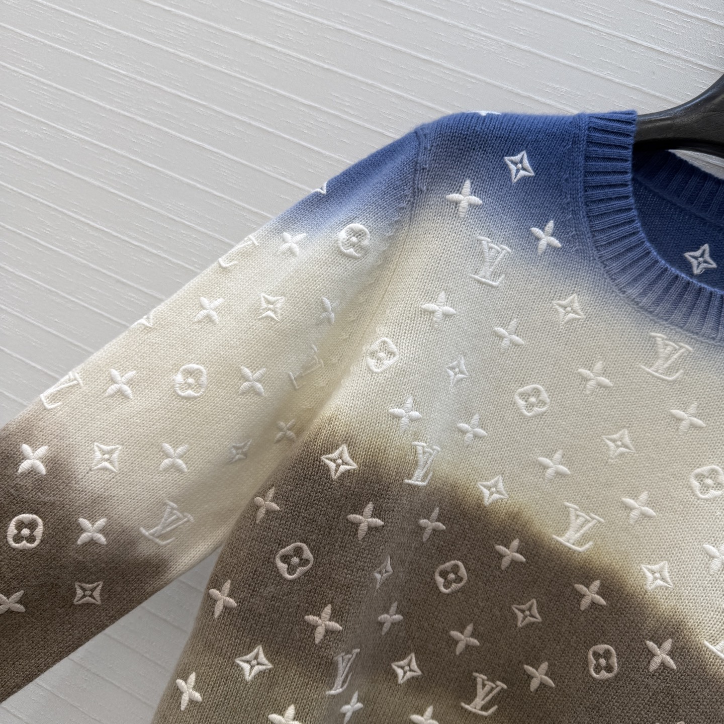 高端原单品质！❤️Monogram重工立体定位刺绣羊绒毛衣！渐变扎染工艺色调贯穿时髦高级感！进口羊绒纱线