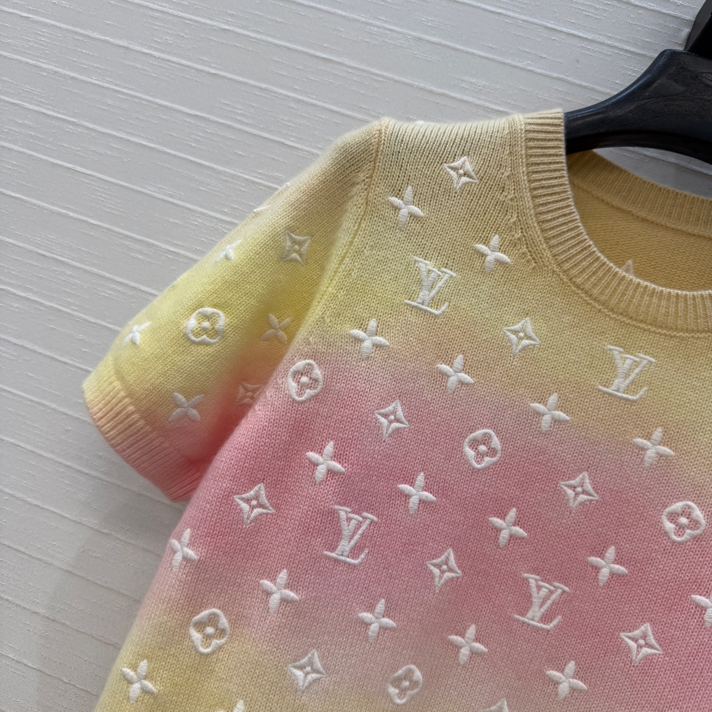 高端原单品质！❤️Monogram重工立体定位刺绣羊绒毛衣！渐变扎染工艺色调贯穿时髦高级感！进口羊绒纱线