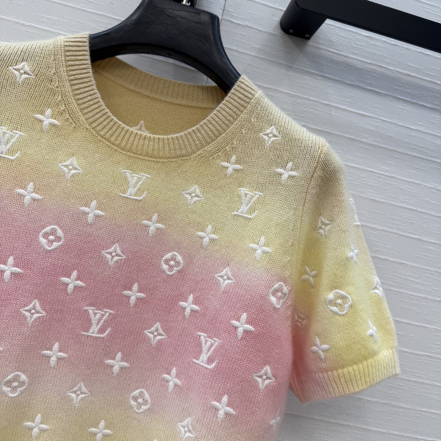 高端原单品质！❤️Monogram重工立体定位刺绣羊绒毛衣！渐变扎染工艺色调贯穿时髦高级感！进口羊绒纱线