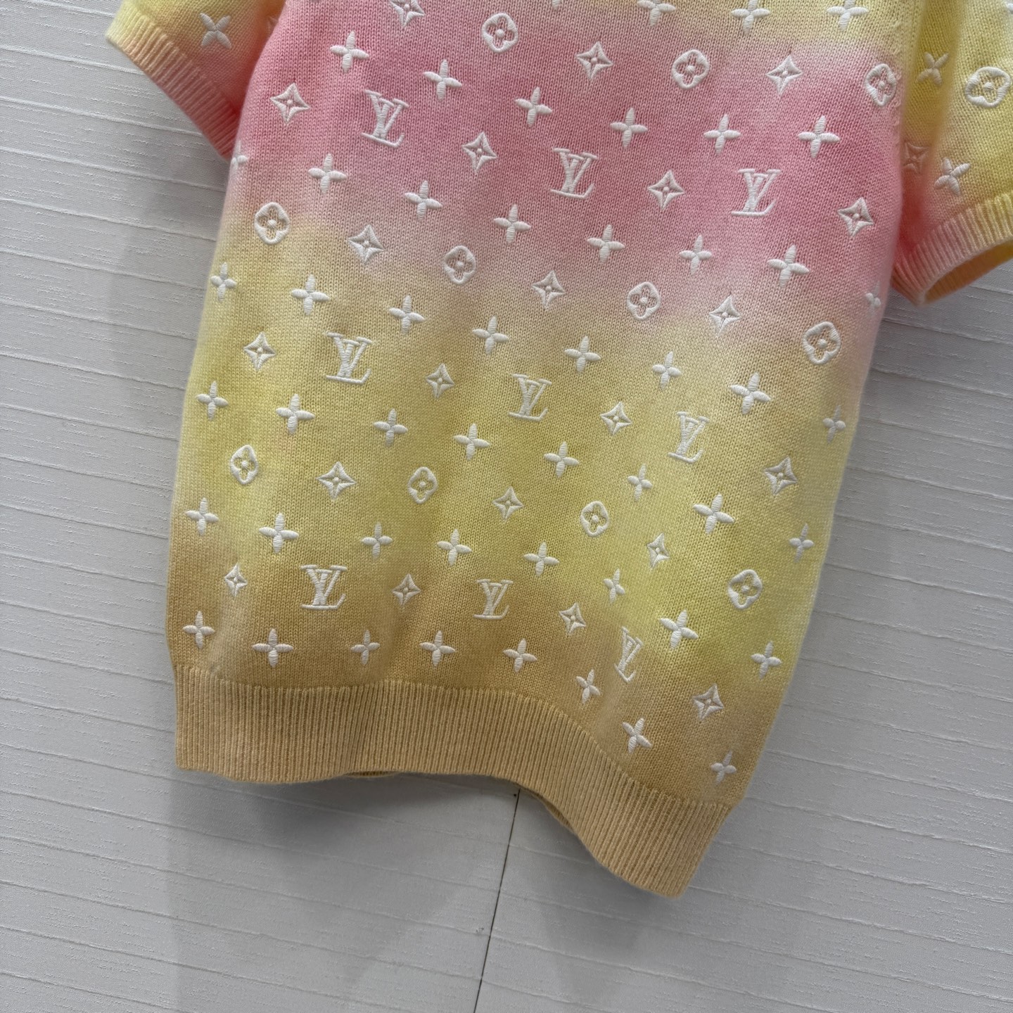 高端原单品质！❤️Monogram重工立体定位刺绣羊绒毛衣！渐变扎染工艺色调贯穿时髦高级感！进口羊绒纱线