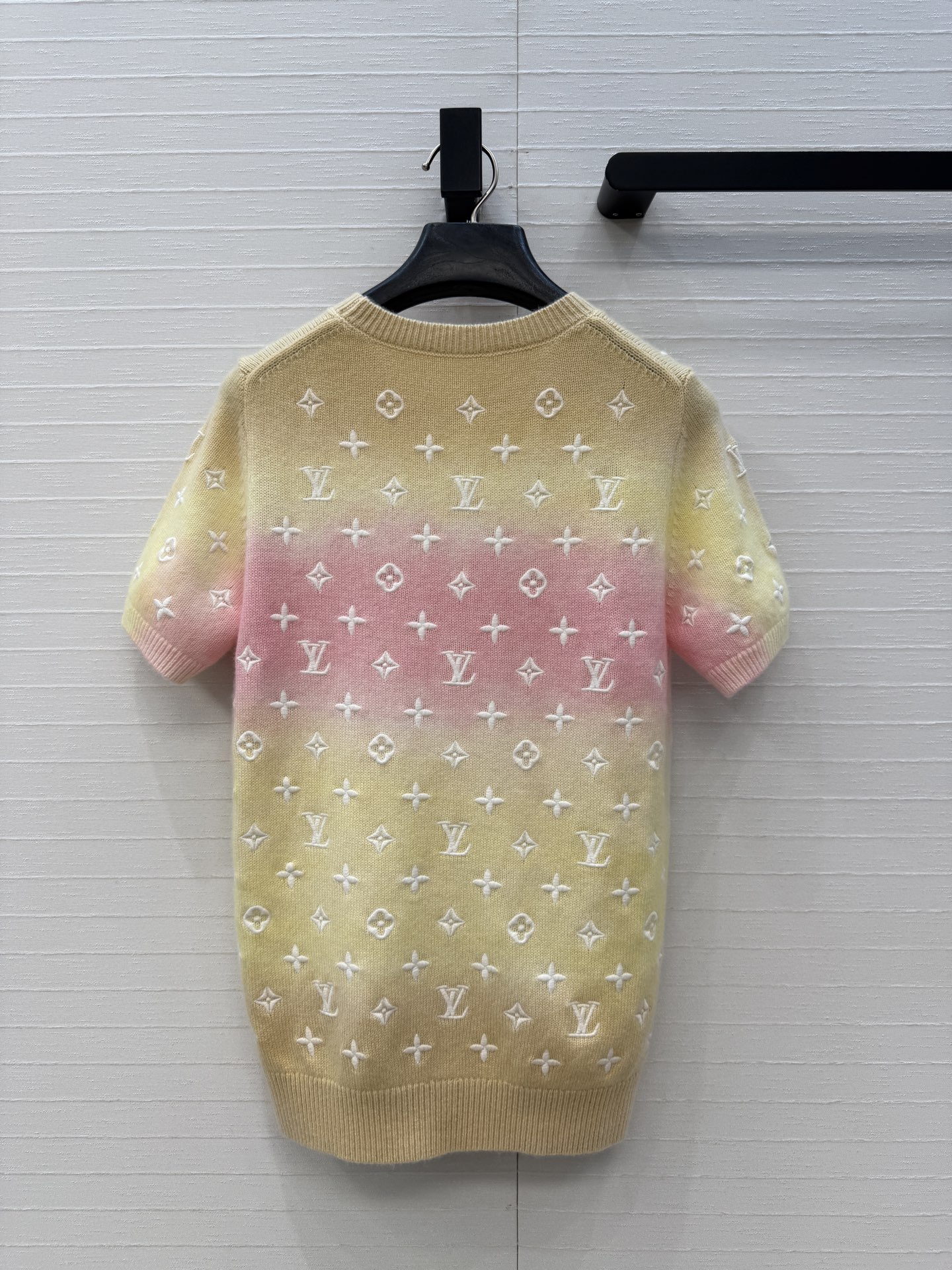 高端原单品质！❤️Monogram重工立体定位刺绣羊绒毛衣！渐变扎染工艺色调贯穿时髦高级感！进口羊绒纱线