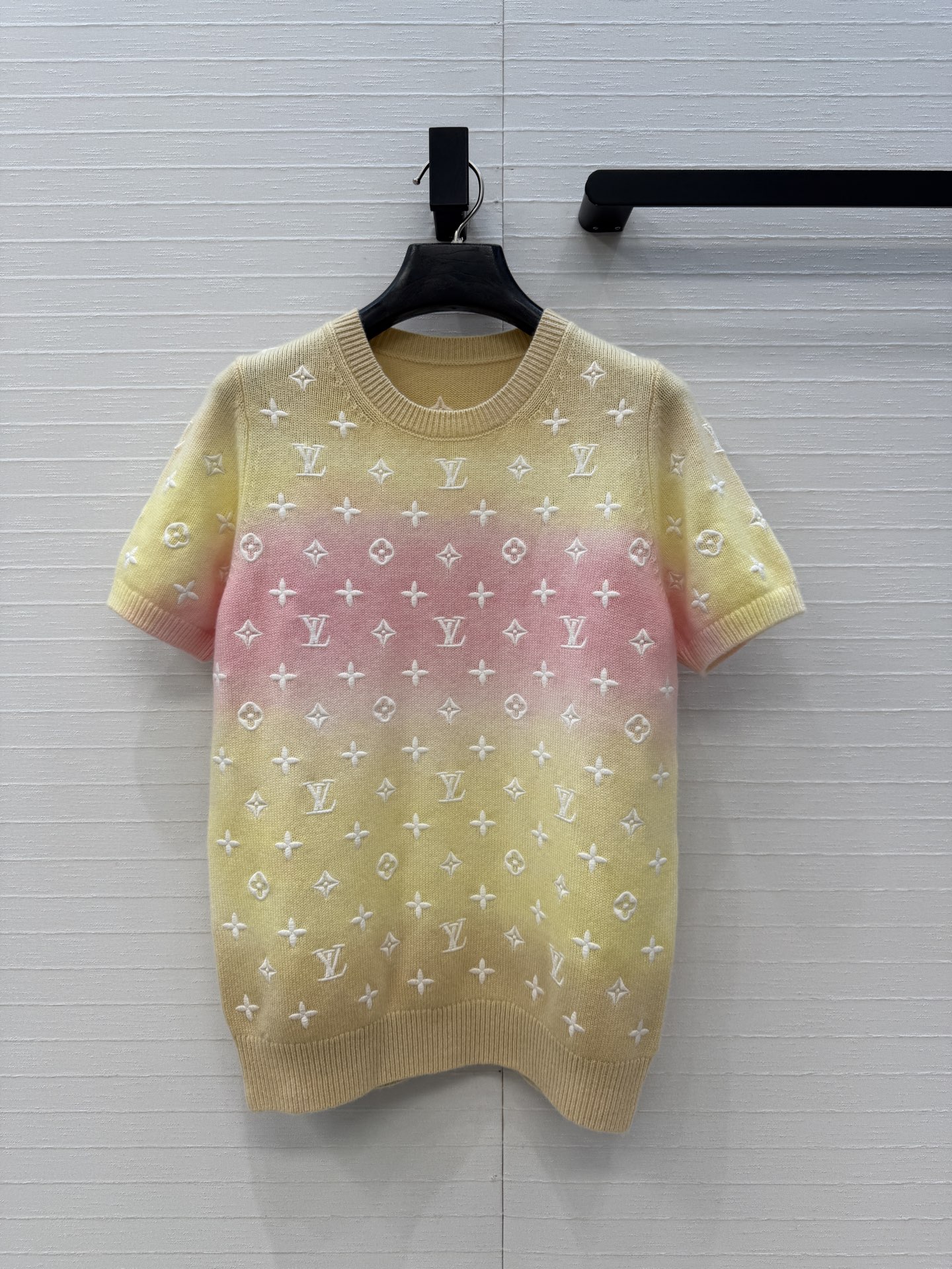 高端原单品质！❤️Monogram重工立体定位刺绣羊绒毛衣！渐变扎染工艺色调贯穿时髦高级感！进口羊绒纱线