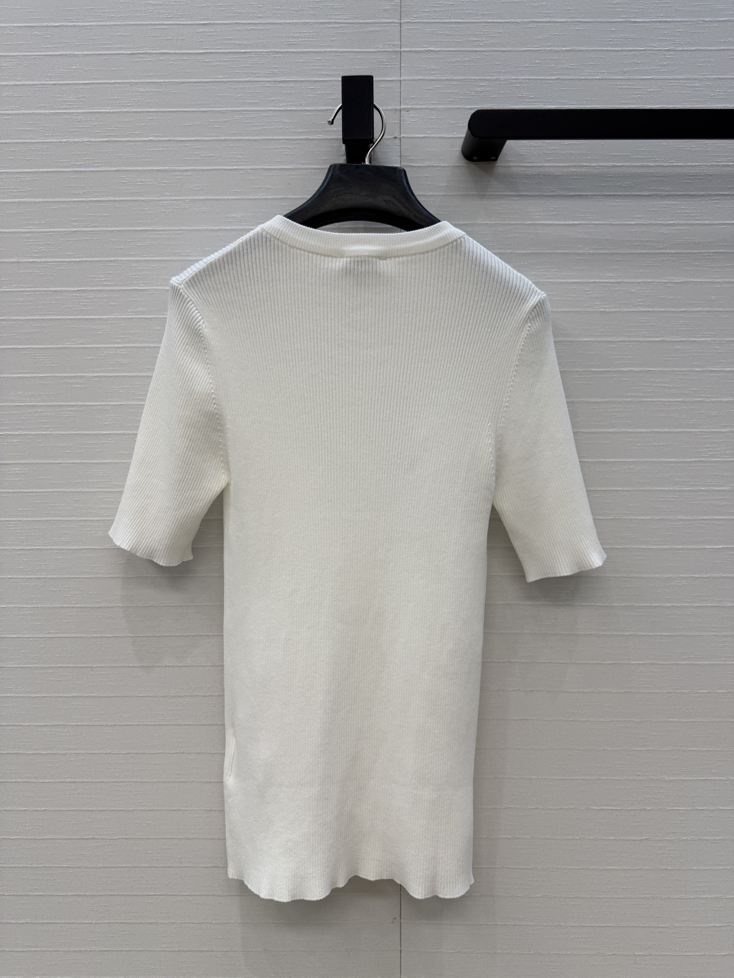 高端品质，Coco*26A手工坊系列新品！双c金属扣短袖上衣！💗俏皮又精致，瑞士机工艺进口纱线质感细腻舒适！白富美必备穿