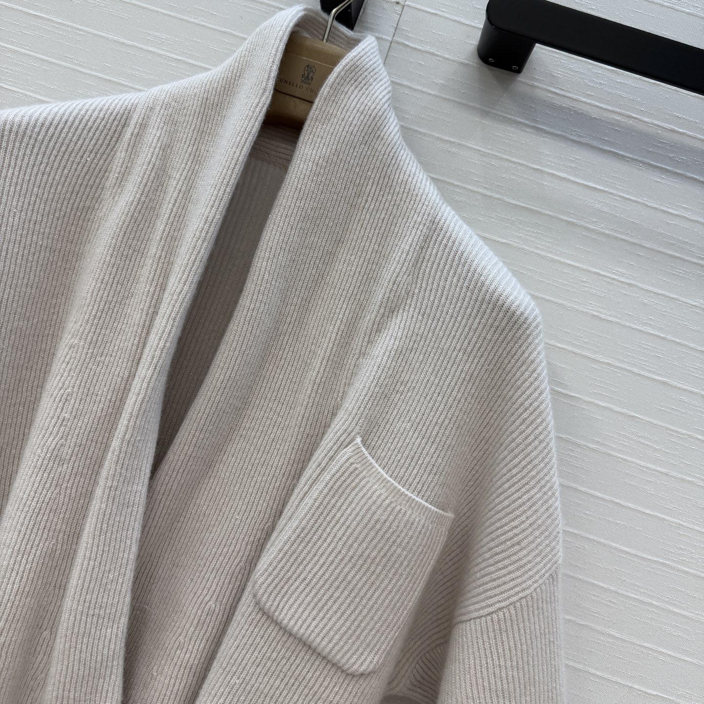 高端品质🍒Bc老钱风穿搭，裹身翻领开衫外套，慵懒自在的氛围感！极简老钱风意大利美学亮片羊绒混纺纱线重工奢华神秘又高贵！瑞