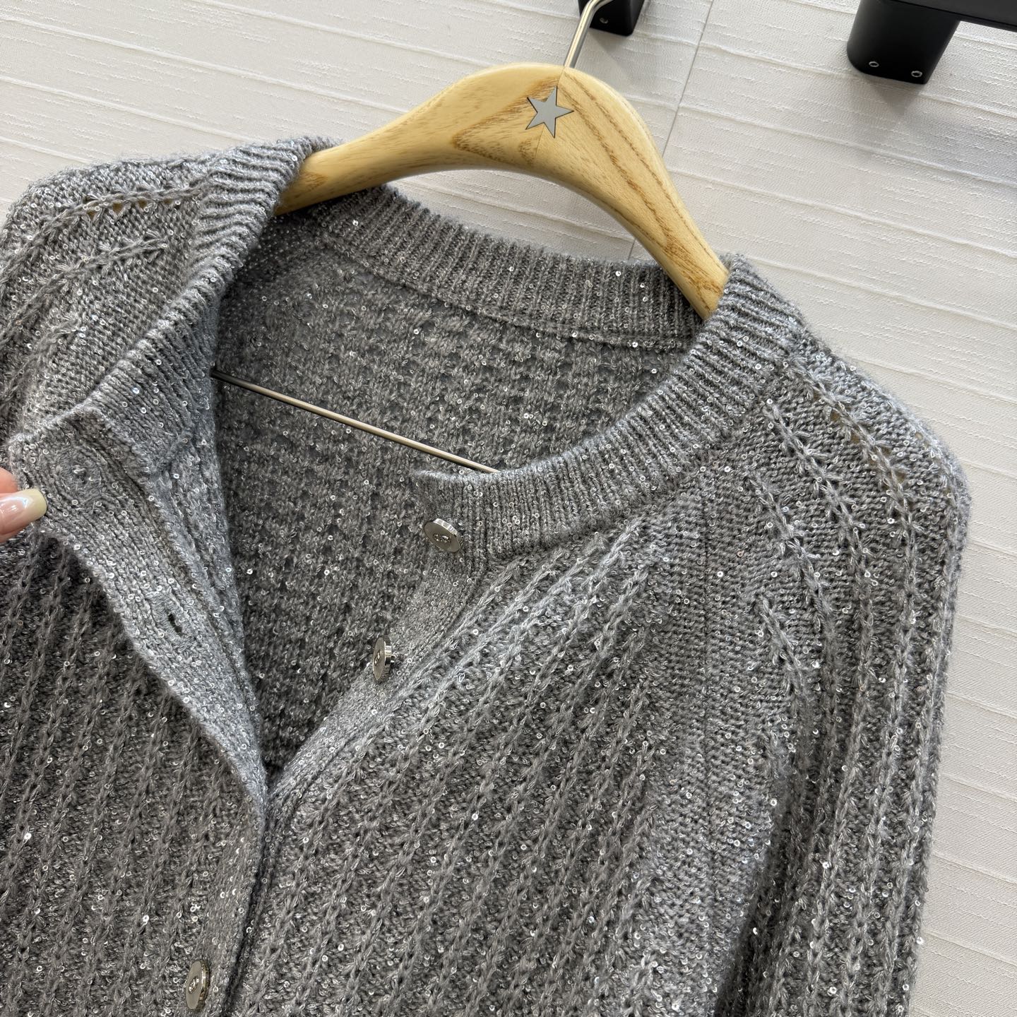 独家首发❤️原单品质，Dio*早秋新品 珠片嵌纱羊绒针织灯笼袖外套！气质圆领单排扣版型百搭不挑人，法式优雅气质，日常通勤