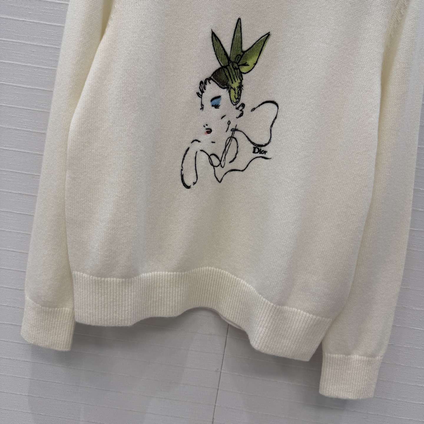 原单品质💋Miss D26s早秋新品，iviera系列刺绣羊绒针织衫手绘女性侧脸和花卉，艺术感满满✨温柔优雅的气质单品，