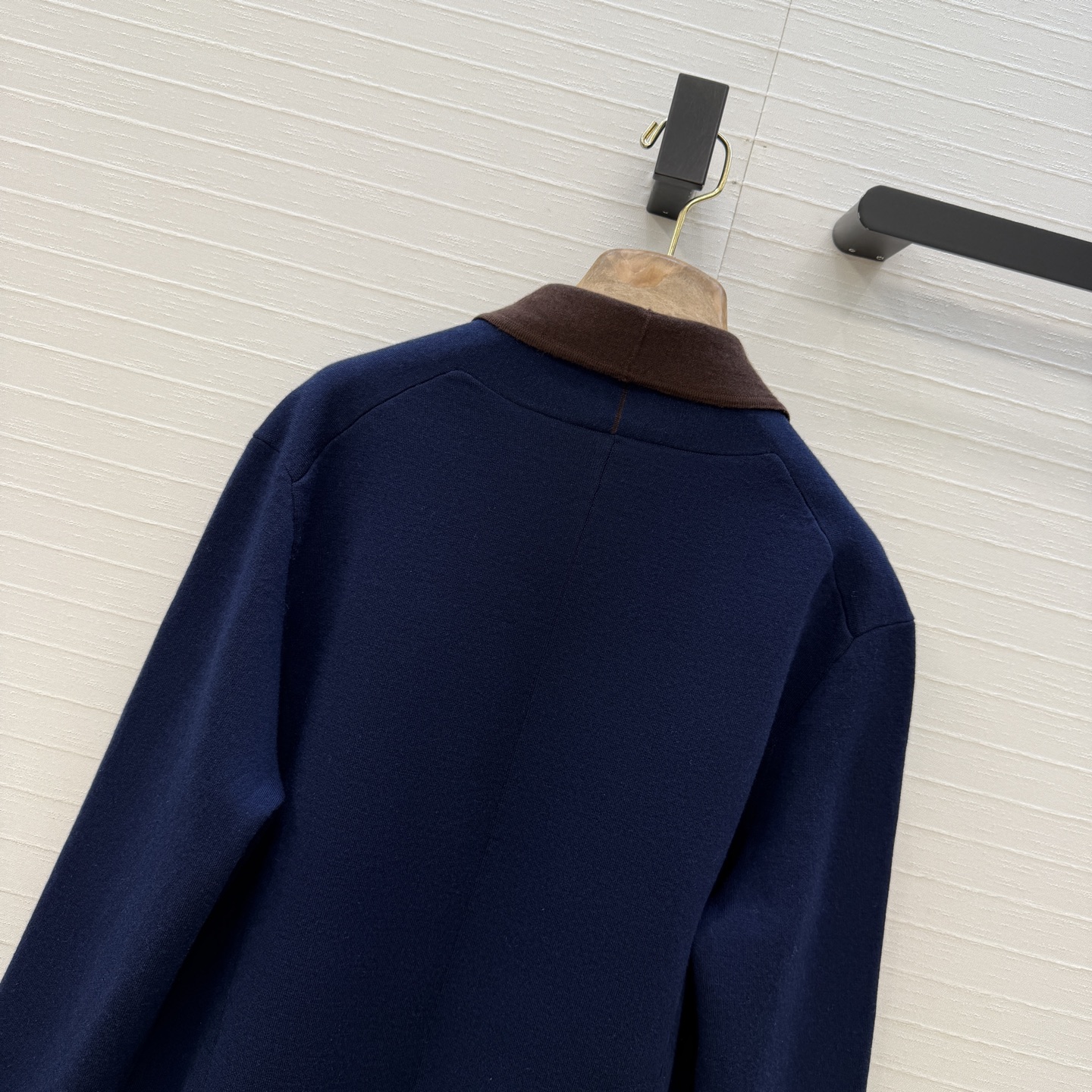 高端原单品质❤️Lp高智感穿搭！26秋冬新品，经典翻领夹克羊绒外套！品质控必入🌚双色瑞士机莱卡双织工艺！立体收腰版型双口