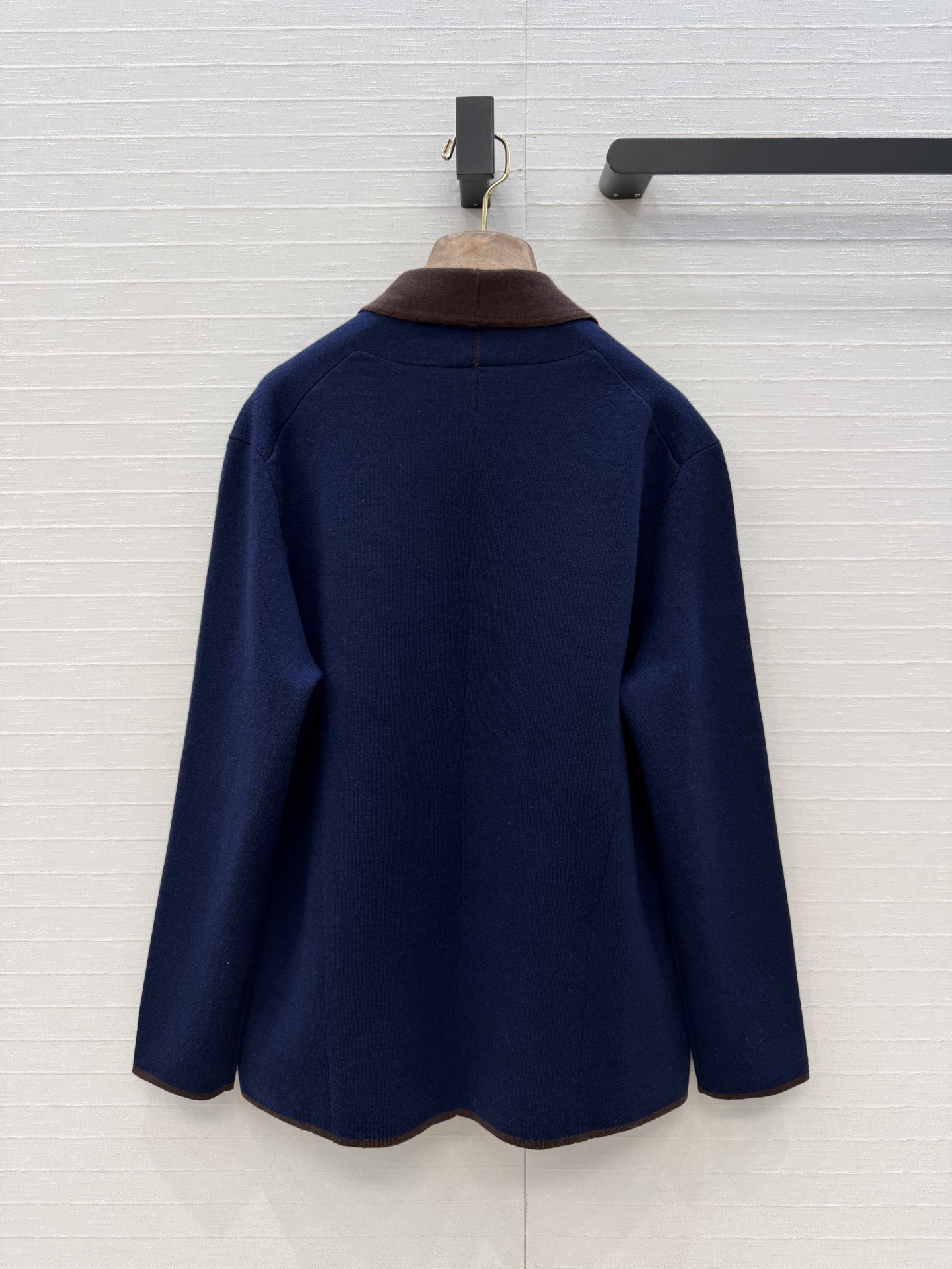 高端原单品质❤️Lp高智感穿搭！26秋冬新品，经典翻领夹克羊绒外套！品质控必入🌚双色瑞士机莱卡双织工艺！立体收腰版型双口