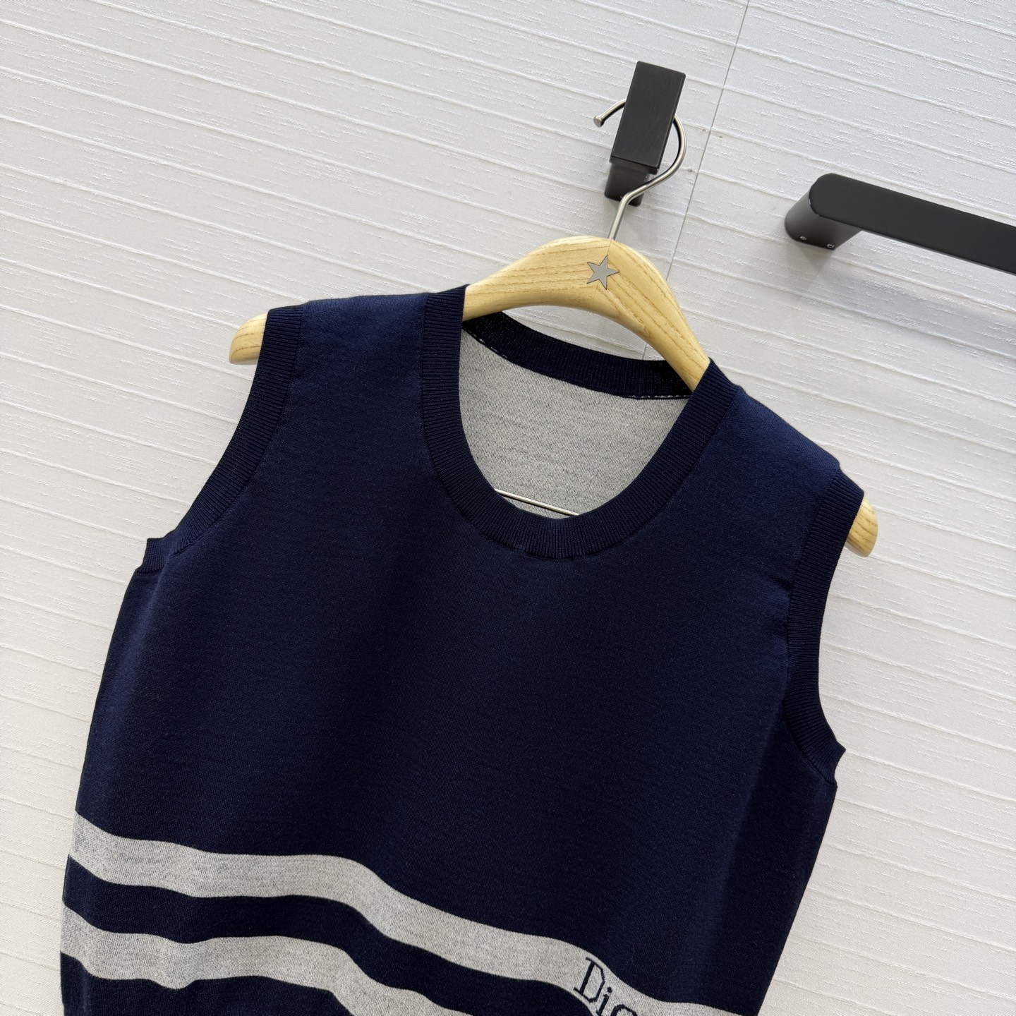 原单品质❤️Dio* 26新品！海军风气质小背心！高级蓝白超级显白的色调！定制双色提花羊毛纱线质感柔软细腻透气舒适！经典