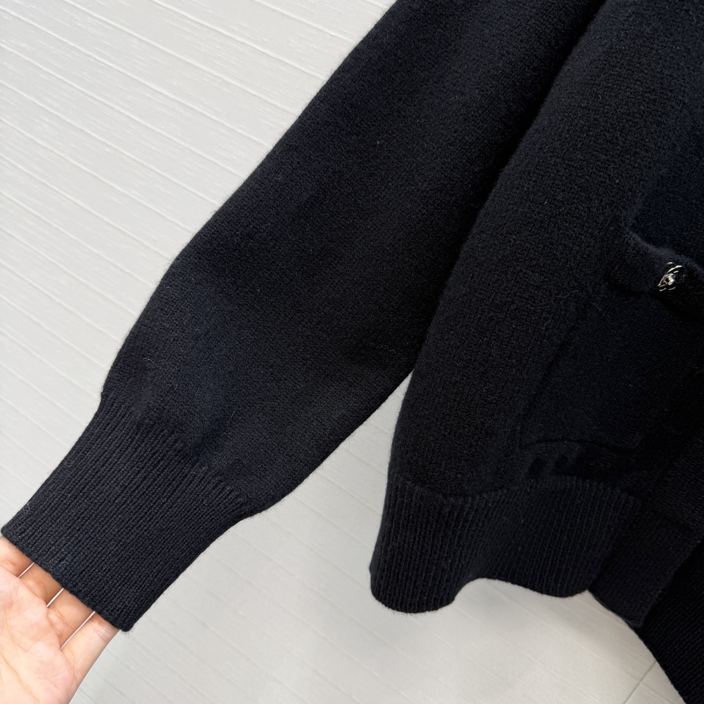 高端原单品质，Coco女孩26B新品！金属扣羊绒开衫外套！经典四口袋💗扣钮双c配件设计百搭减龄又时髦！进口纱线质感细腻舒