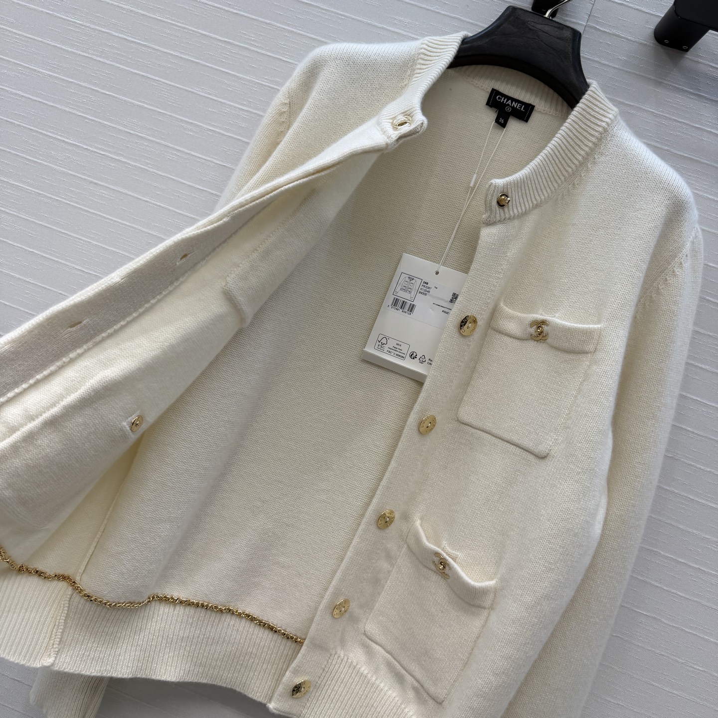 高端原单品质，Coco女孩26B新品！金属扣羊绒开衫外套！经典四口袋💗扣钮双c配件设计百搭减龄又时髦！进口纱线质感细腻舒