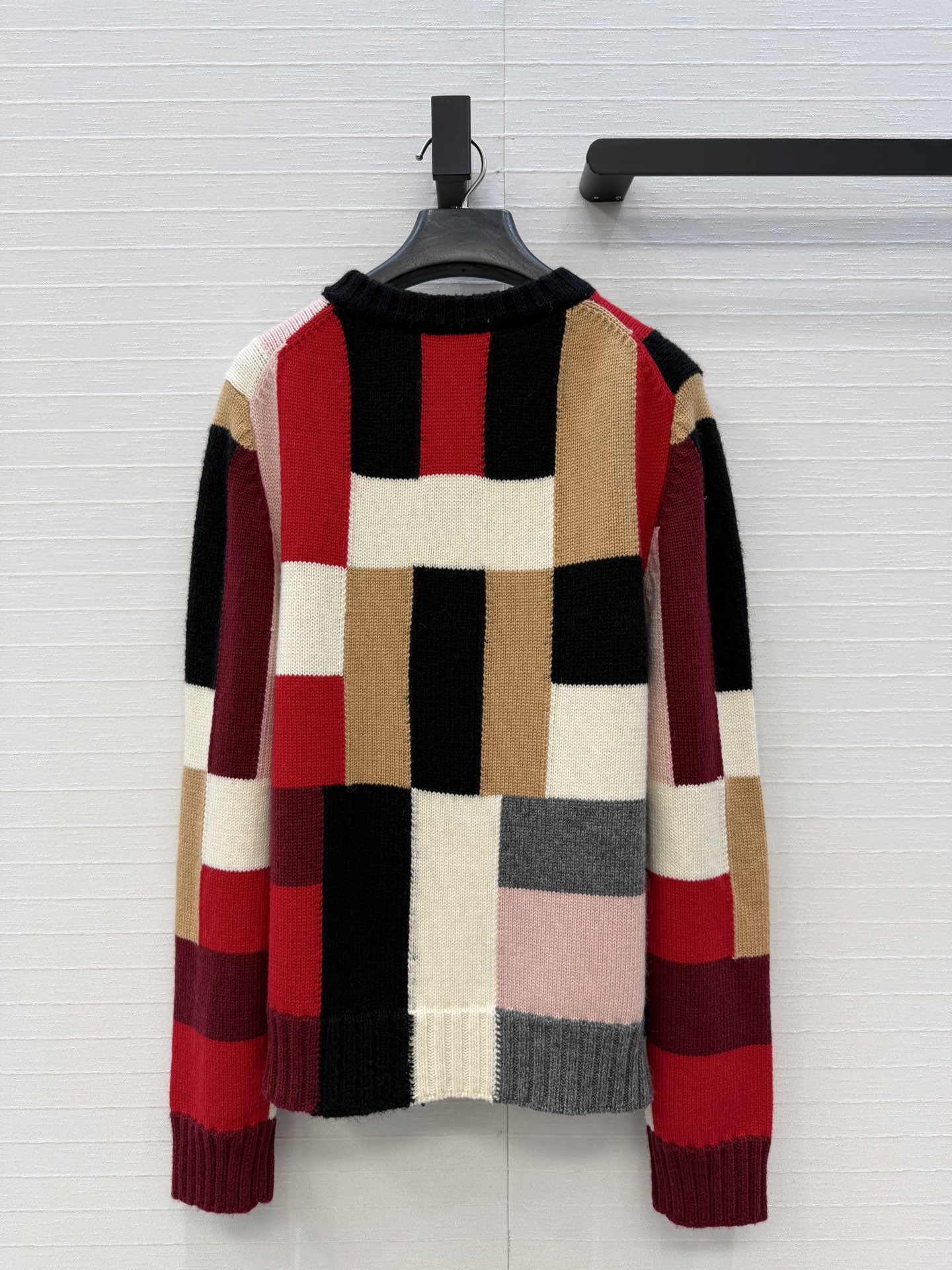 高端原单品质，Coco女孩26B新品！金属扣拼色羊绒开衫外套！色彩灿烂百搭减龄又时髦！进口纱线质感细腻舒适！白富美必备穿