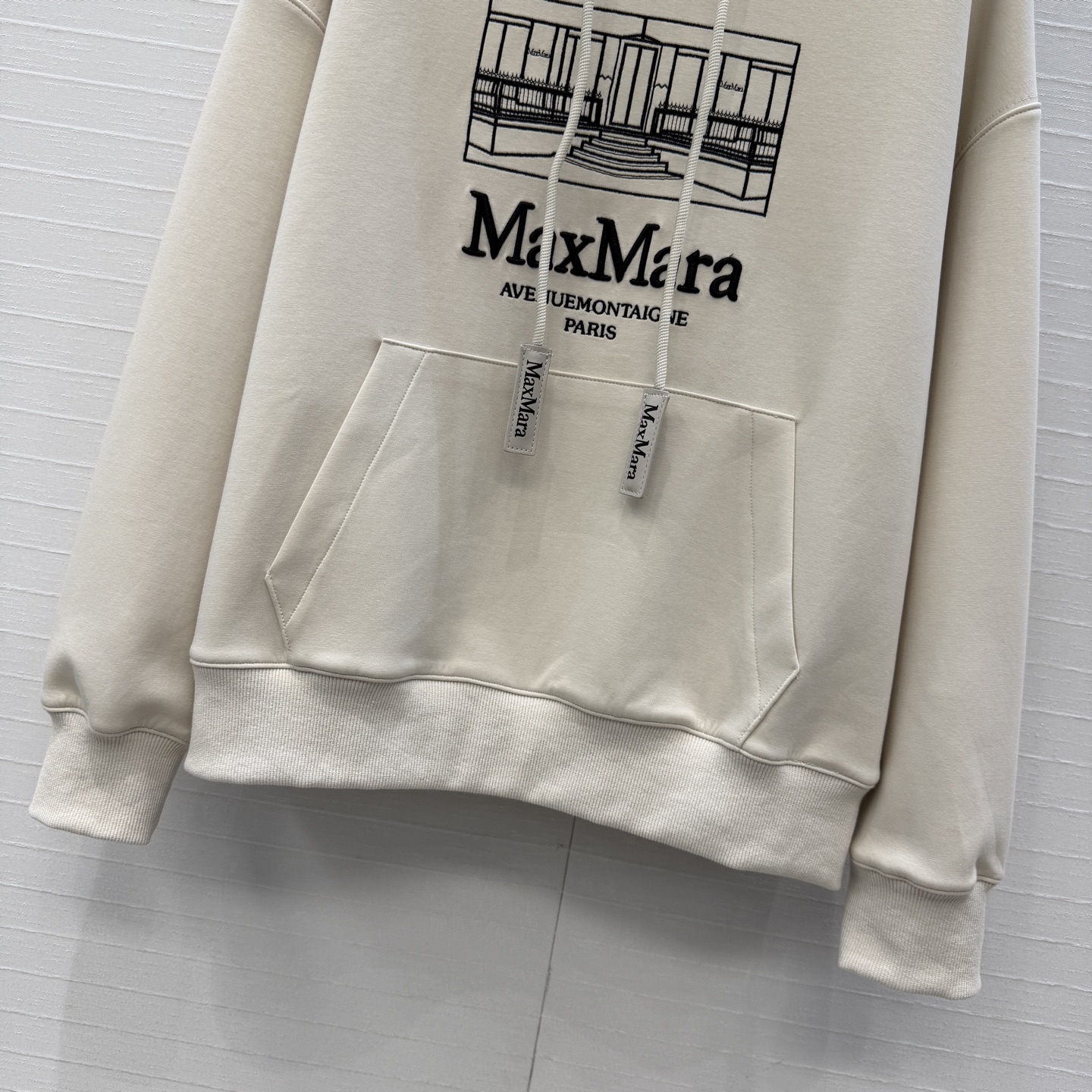 爆单推荐❤️max*新品系列休闲运动套装，定位建筑刺绣图案，连帽卫衣搭配直筒休闲裤，定制太空棉卫衣面料软糯细腻质感超赞！