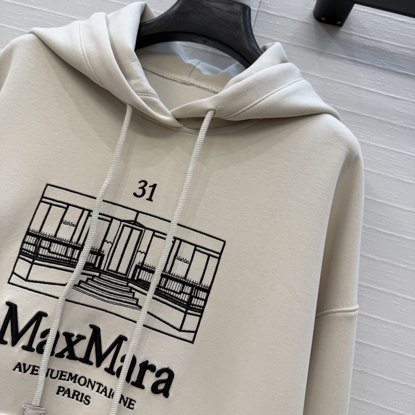 爆单推荐❤️max*新品系列休闲运动套装，定位建筑刺绣图案，连帽卫衣搭配直筒休闲裤，定制太空棉卫衣面料软糯细腻质感超赞！