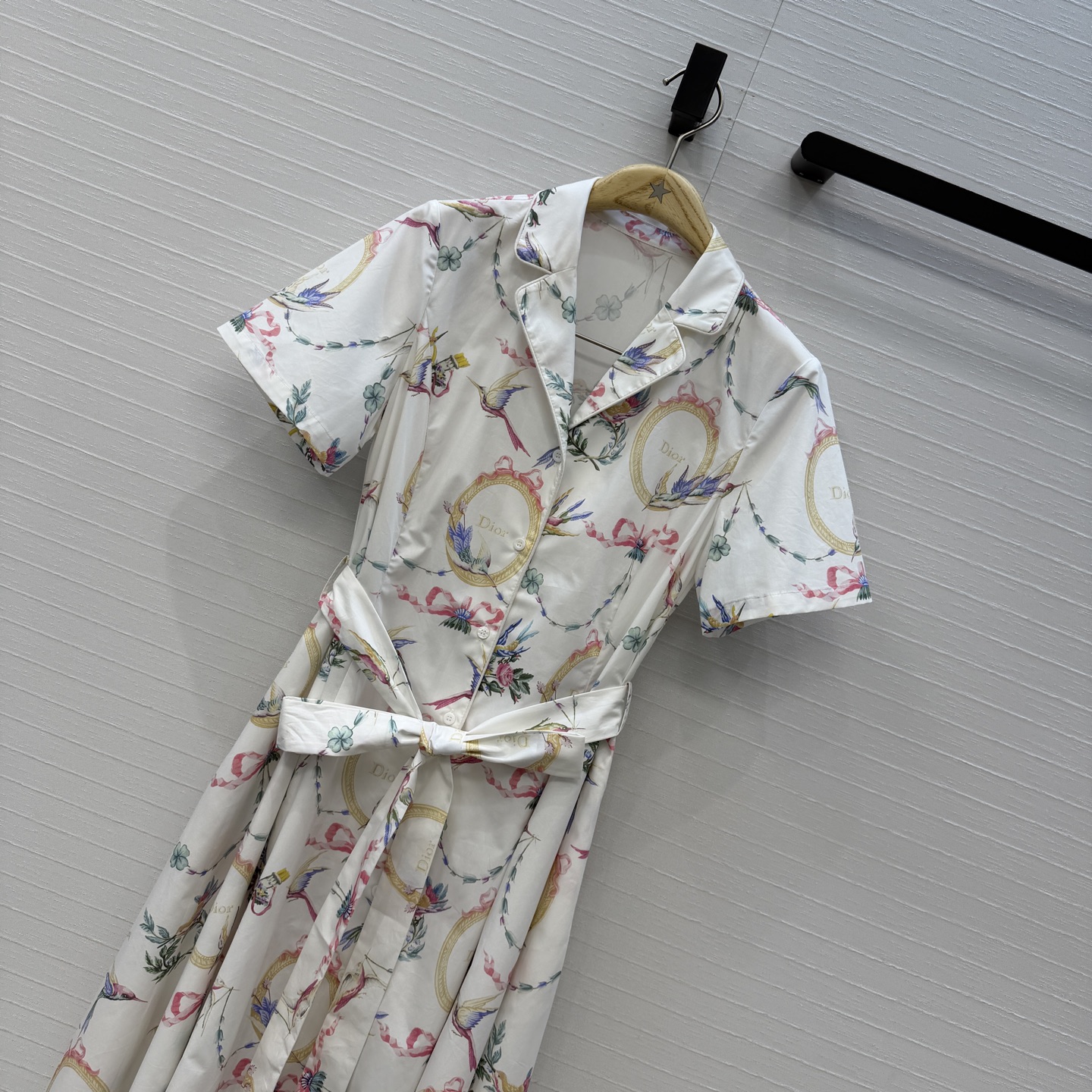 高端品质❤️Dio*26早春新品iviera系列 粉白少女风色调印花衬衫连衣裙！重新诠释 Dior 经典图案。纯棉材质轻