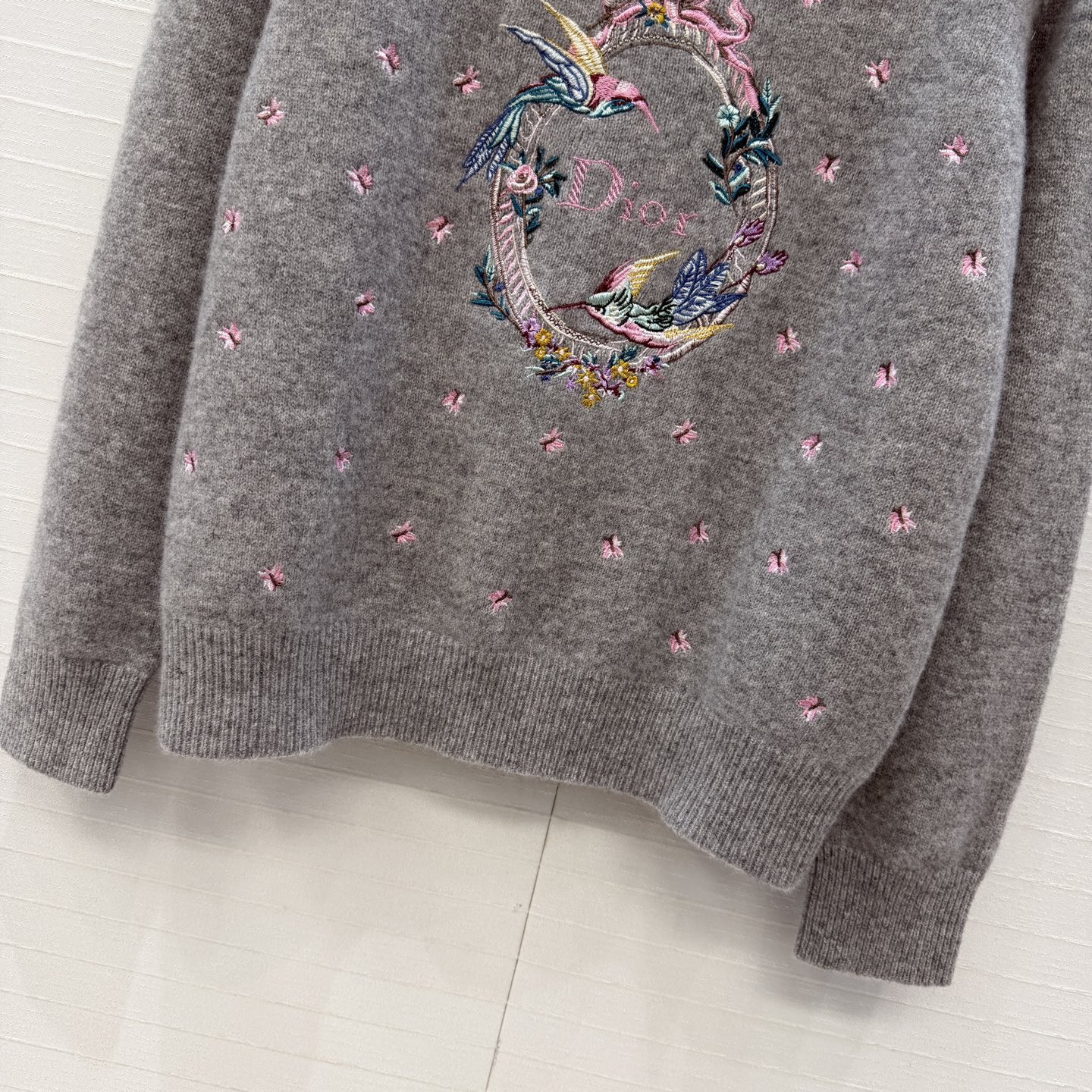 高端品质❤️Miss D七夕系列重工刺绣羊绒针织衫！浪漫飞鸟刺绣图案！进口纱线轻盈质感细腻柔软舒适。仙气优雅精致温柔，打