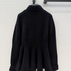 独家首发❤️高端品质❤️ Alai*新品高智感穿搭,英式粗针羊毛收腰外套,双头拉链式设计修身腰部曲线形成喇叭下摆,打造沙 独家首发❤️高端品质❤️ Alai*新品高智感穿搭,英式粗针羊毛收腰外套,双头拉链式设计修身腰部曲线形成喇叭下摆,打造沙