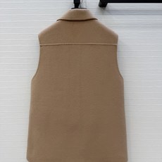 高端原单品质!H高智感穿搭!白富美必入马甲外套!26秋冬新品叠搭神器!纯手工制作双面尼羊绒马甲外套,天然牛角扣饰,简约休 高端原单品质!H高智感穿搭!白富美必入马甲外套!26秋冬新品叠搭神器!纯手工制作双面尼羊绒马甲外套,天然牛角扣饰,简约休