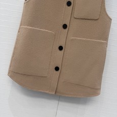 高端原单品质!H高智感穿搭!白富美必入马甲外套!26秋冬新品叠搭神器!纯手工制作双面尼羊绒马甲外套,天然牛角扣饰,简约休 高端原单品质!H高智感穿搭!白富美必入马甲外套!26秋冬新品叠搭神器!纯手工制作双面尼羊绒马甲外套,天然牛角扣饰,简约休