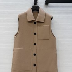 高端原单品质!H高智感穿搭!白富美必入马甲外套!26秋冬新品叠搭神器!纯手工制作双面尼羊绒马甲外套,天然牛角扣饰,简约休 高端原单品质!H高智感穿搭!白富美必入马甲外套!26秋冬新品叠搭神器!纯手工制作双面尼羊绒马甲外套,天然牛角扣饰,简约休