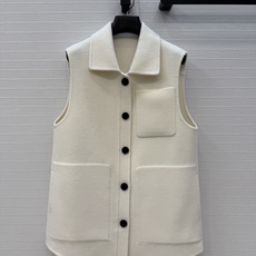 高端原单品质!H高智感穿搭!白富美必入马甲外套!26秋冬新品叠搭神器!纯手工制作双面尼羊绒马甲外套,天然牛角扣饰,简约休 高端原单品质!H高智感穿搭!白富美必入马甲外套!26秋冬新品叠搭神器!纯手工制作双面尼羊绒马甲外套,天然牛角扣饰,简约休
