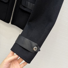 高端原单品质❤️H高智感穿搭!26秋冬新品,纯手工制作双面尼羊绒翻领夹克外套。100%羊皮手工油边皮条装饰口袋,简约高级 高端原单品质❤️H高智感穿搭!26秋冬新品,纯手工制作双面尼羊绒翻领夹克外套。100%羊皮手工油边皮条装饰口袋,简约高级