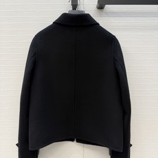 高端原单品质❤️H高智感穿搭!26秋冬新品,纯手工制作双面尼羊绒翻领夹克外套。100%羊皮手工油边皮条装饰口袋,简约高级 高端原单品质❤️H高智感穿搭!26秋冬新品,纯手工制作双面尼羊绒翻领夹克外套。100%羊皮手工油边皮条装饰口袋,简约高级