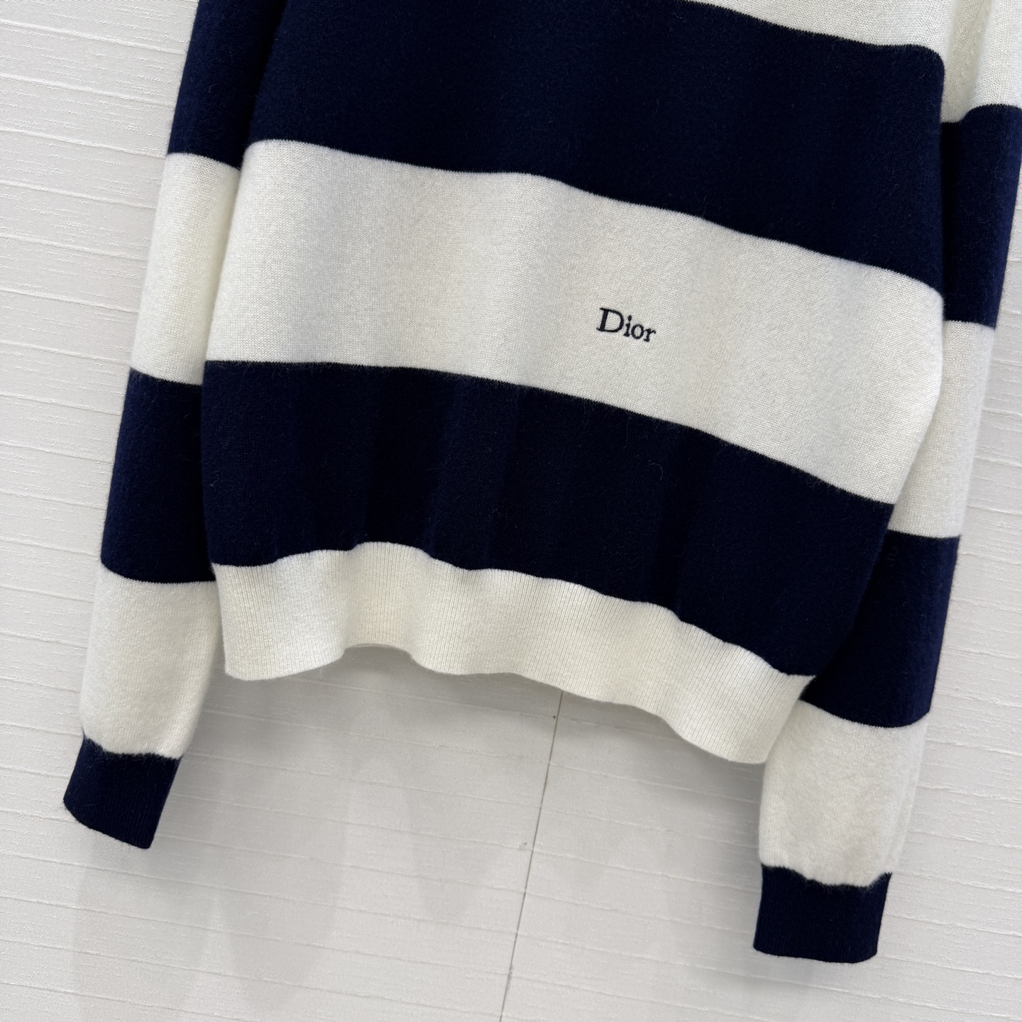 高端品质🖤D 26新品 撞色条纹羊绒毛衣！软糯糯的羊绒纱线质感细腻舒适。白富美必入减龄少女风单品。经典圆领休闲版型百搭不