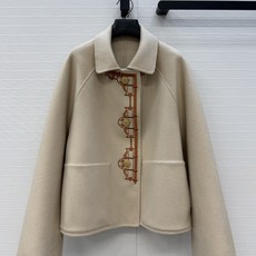 独家首发❤️高端原单品质!H高智感穿搭!白富美必入重工艺刺绣🪡羊绒外套!纯手工制作双面尼羊绒外套!重工艺双面万针工艺刺绣 独家首发❤️高端原单品质!H高智感穿搭!白富美必入重工艺刺绣🪡羊绒外套!纯手工制作双面尼羊绒外套!重工艺双面万针工艺刺绣