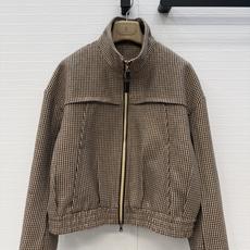 独家首发❤️BC秋冬新品 棕色细闪千鸟格立领羊毛外套,经典铜链拉头装饰意式奢华极简风。落肩夹克设计随性优雅!飒爽温柔经典 独家首发❤️BC秋冬新品 棕色细闪千鸟格立领羊毛外套,经典铜链拉头装饰意式奢华极简风。落肩夹克设计随性优雅!飒爽温柔经典