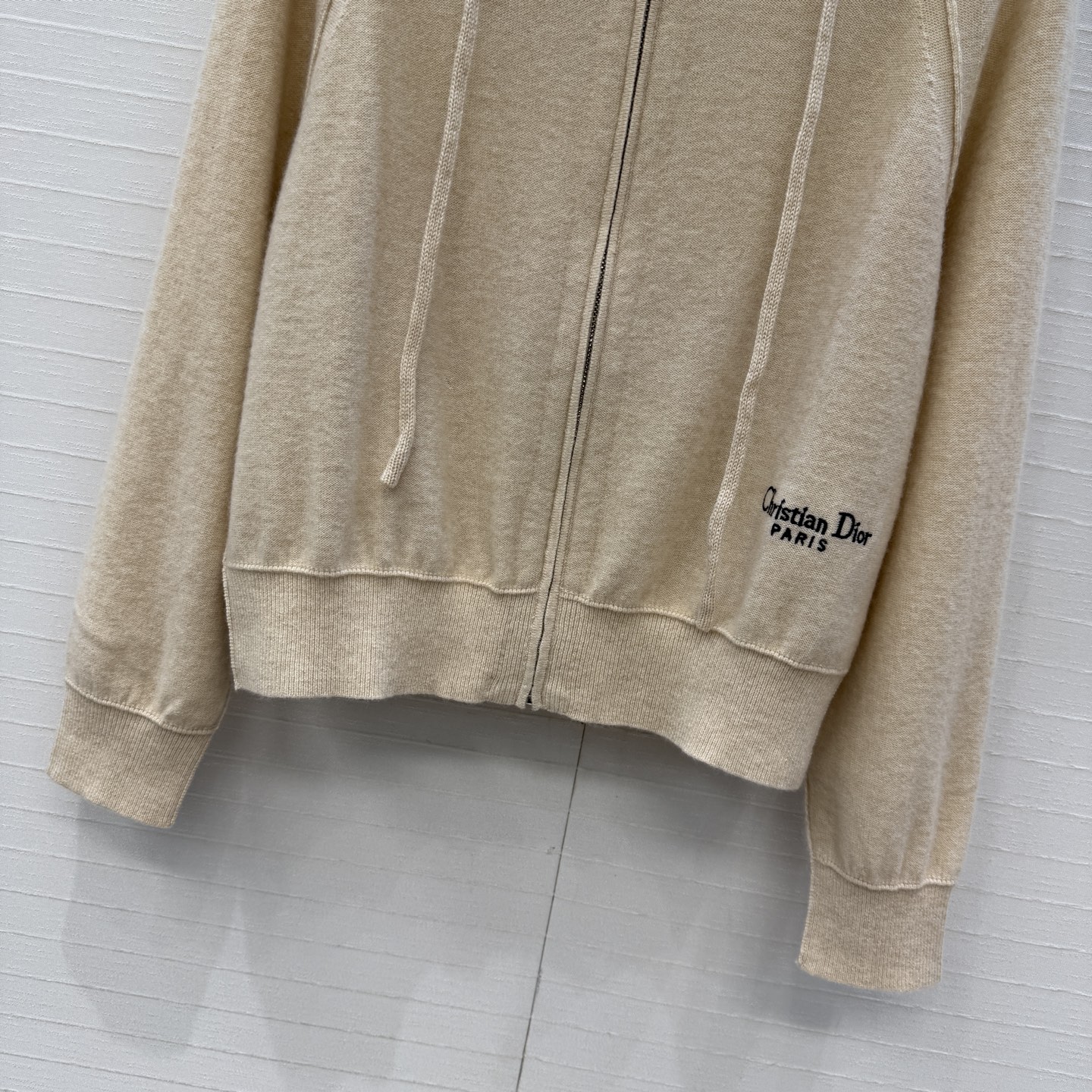 高端原单品质🖤MissD限定系列，羊绒连帽拉链针织外套！⚠️白富美必入！简约高级单品，经典百搭版型气质优雅减龄少女风。搭