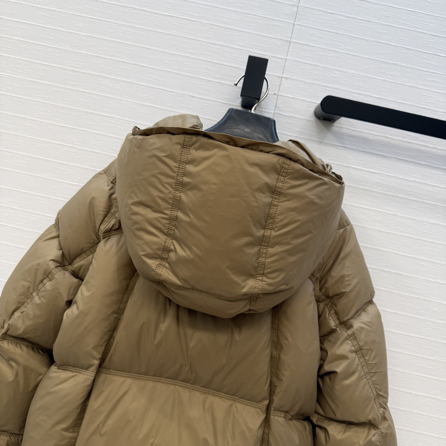 强烈推荐❤️CEL*NE秋冬新品！凯旋门刺绣连帽羽绒服外套。经典夹克🥯面包服高级感满满的。进口90白鸭鹅填充！简约帅气的
