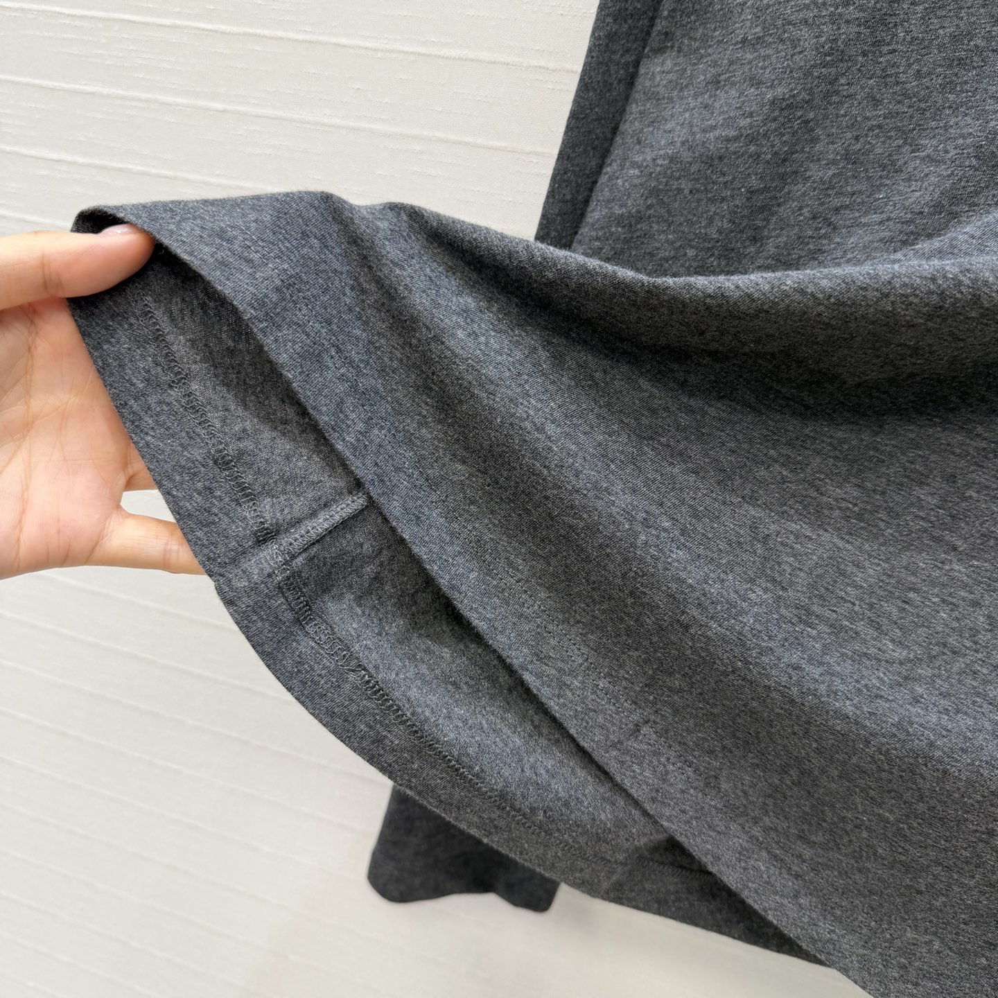 独家首发❤️原单品质，Row风纸片人穿搭！进口水柔棉V领落肩长袖T恤！低饱和色系日常百搭，白富美必入气质打底单品休闲舒适