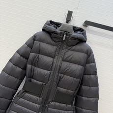 羽绒服主推款❤️原单品质Mo秋冬必入magnolia黑标系列连帽收腰羽绒外套,定制的插扣腰带可拆卸!勾勒出柔美线条。细节 羽绒服主推款❤️原单品质Mo秋冬必入magnolia黑标系列连帽收腰羽绒外套,定制的插扣腰带可拆卸!勾勒出柔美线条。细节