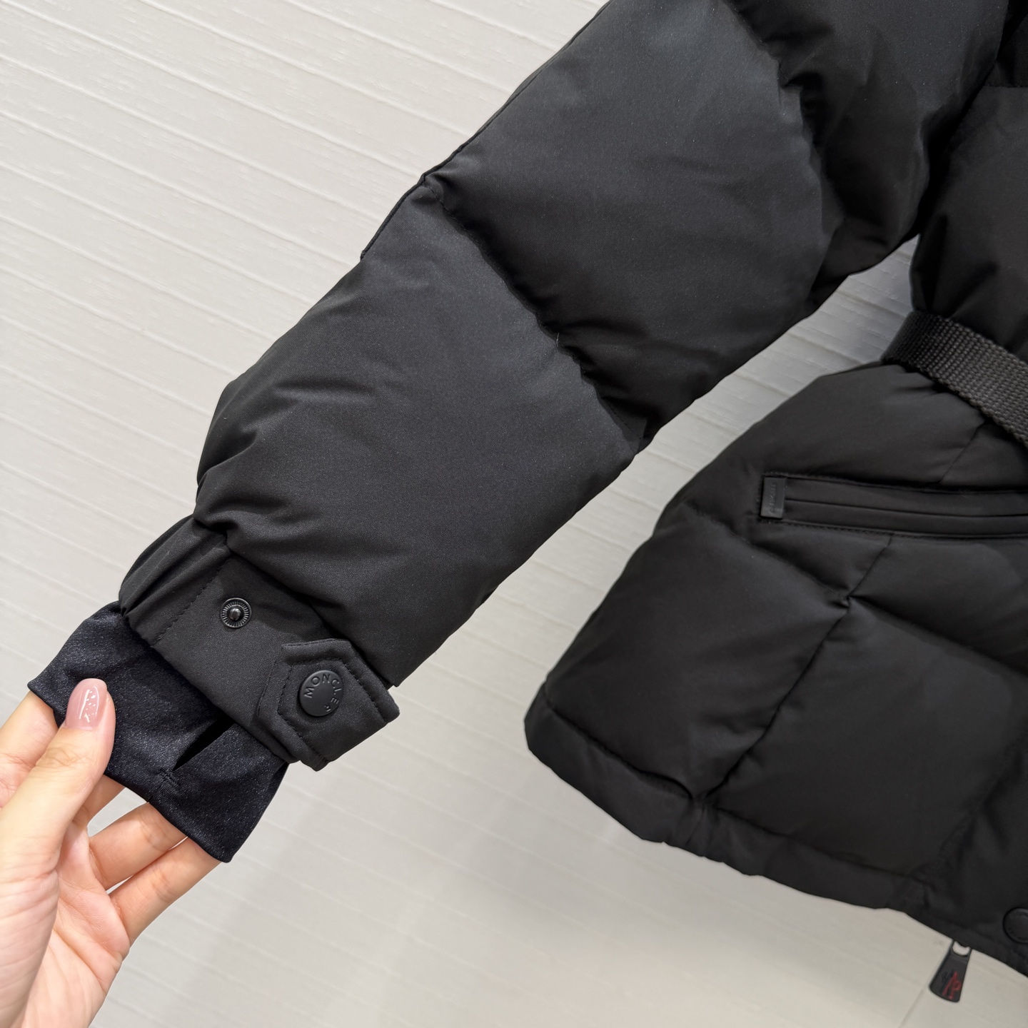 高端品质!Mo新品Salastrains必入滑雪爆款连帽羽绒服!定制温暖兔毛大帽兜!五金配件所有细节处理全面到位 !配送 高端品质!Mo新品Salastrains必入滑雪爆款连帽羽绒服!定制温暖兔毛大帽兜!五金配件所有细节处理全面到位 !配送