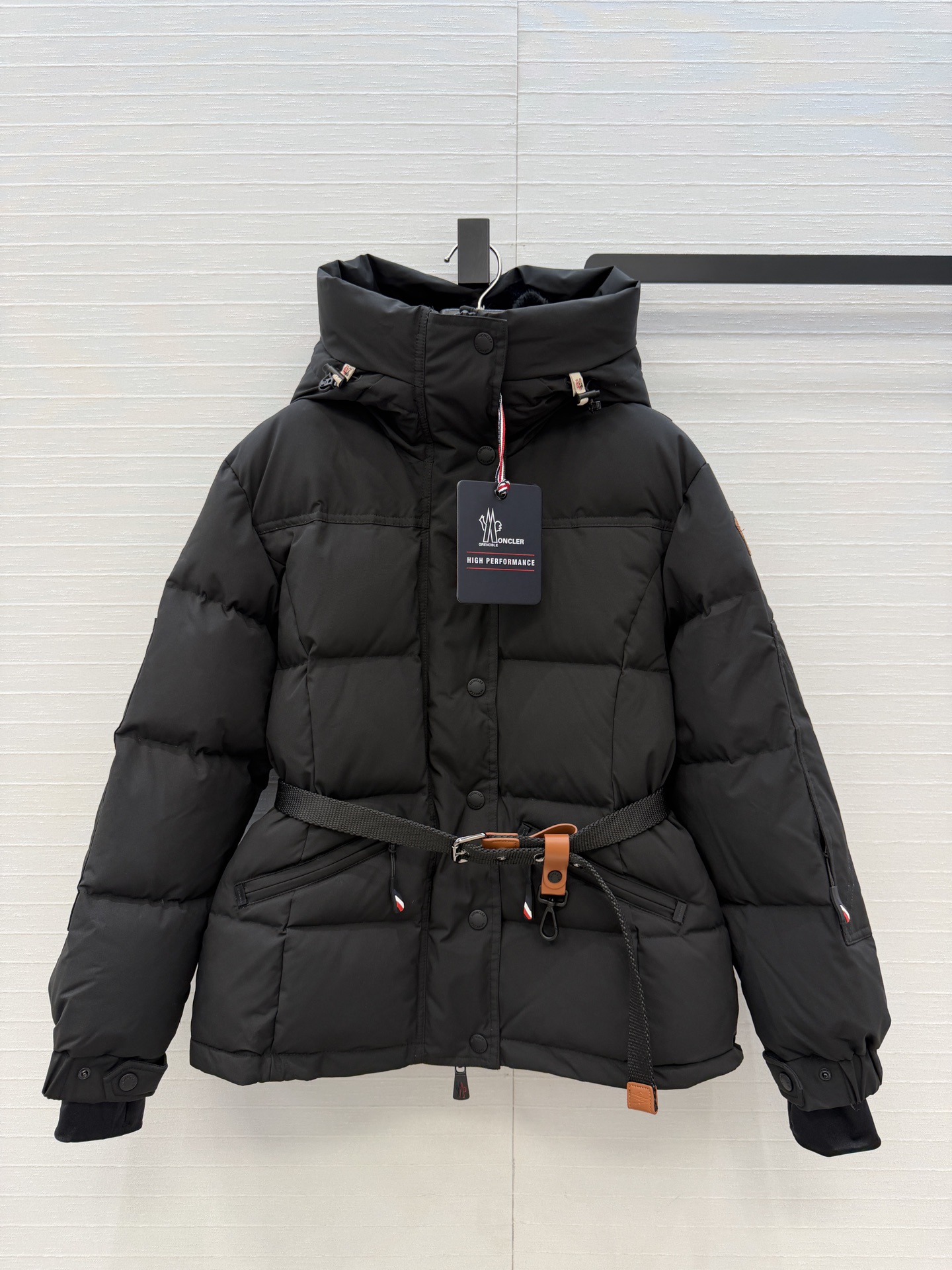 高端品质！Mo新品Salastrains必入滑雪爆款连帽羽绒服！定制温暖兔毛大帽兜！五金配件所有细节处理全面到位 ！配送