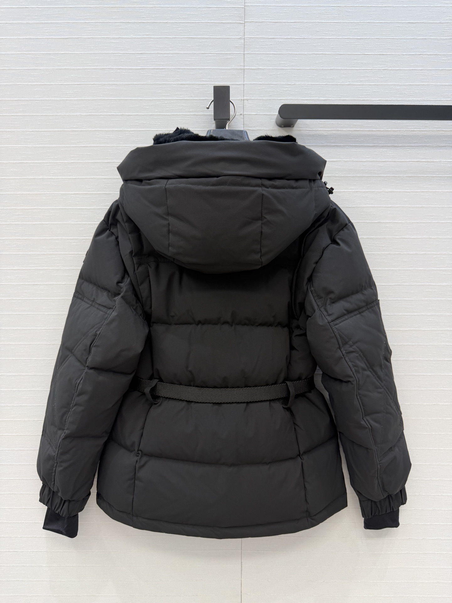 高端品质!Mo新品Salastrains必入滑雪爆款连帽羽绒服!定制温暖兔毛大帽兜!五金配件所有细节处理全面到位 !配送 高端品质!Mo新品Salastrains必入滑雪爆款连帽羽绒服!定制温暖兔毛大帽兜!五金配件所有细节处理全面到位 !配送