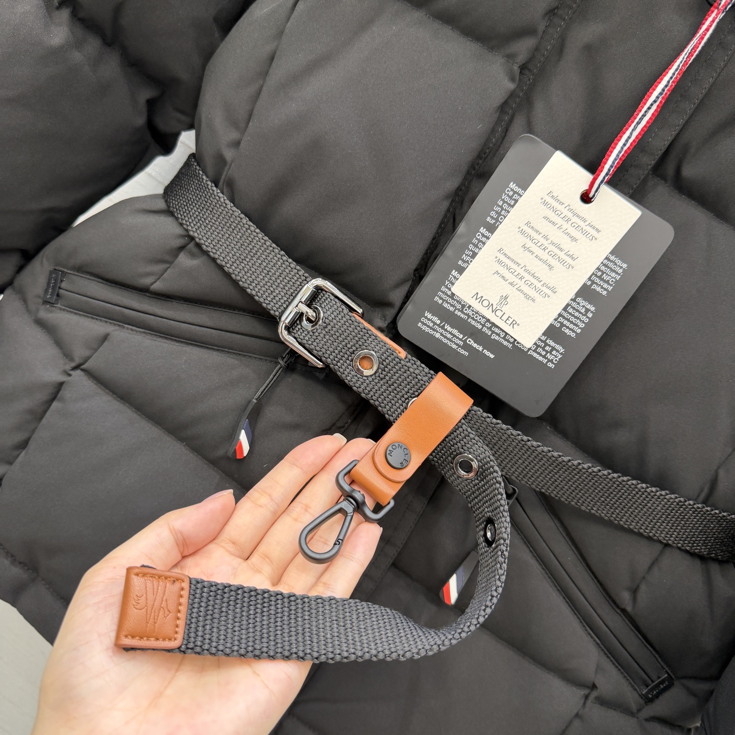 高端品质!Mo新品Salastrains必入滑雪爆款连帽羽绒服!定制温暖兔毛大帽兜!五金配件所有细节处理全面到位 !配送 高端品质!Mo新品Salastrains必入滑雪爆款连帽羽绒服!定制温暖兔毛大帽兜!五金配件所有细节处理全面到位 !配送