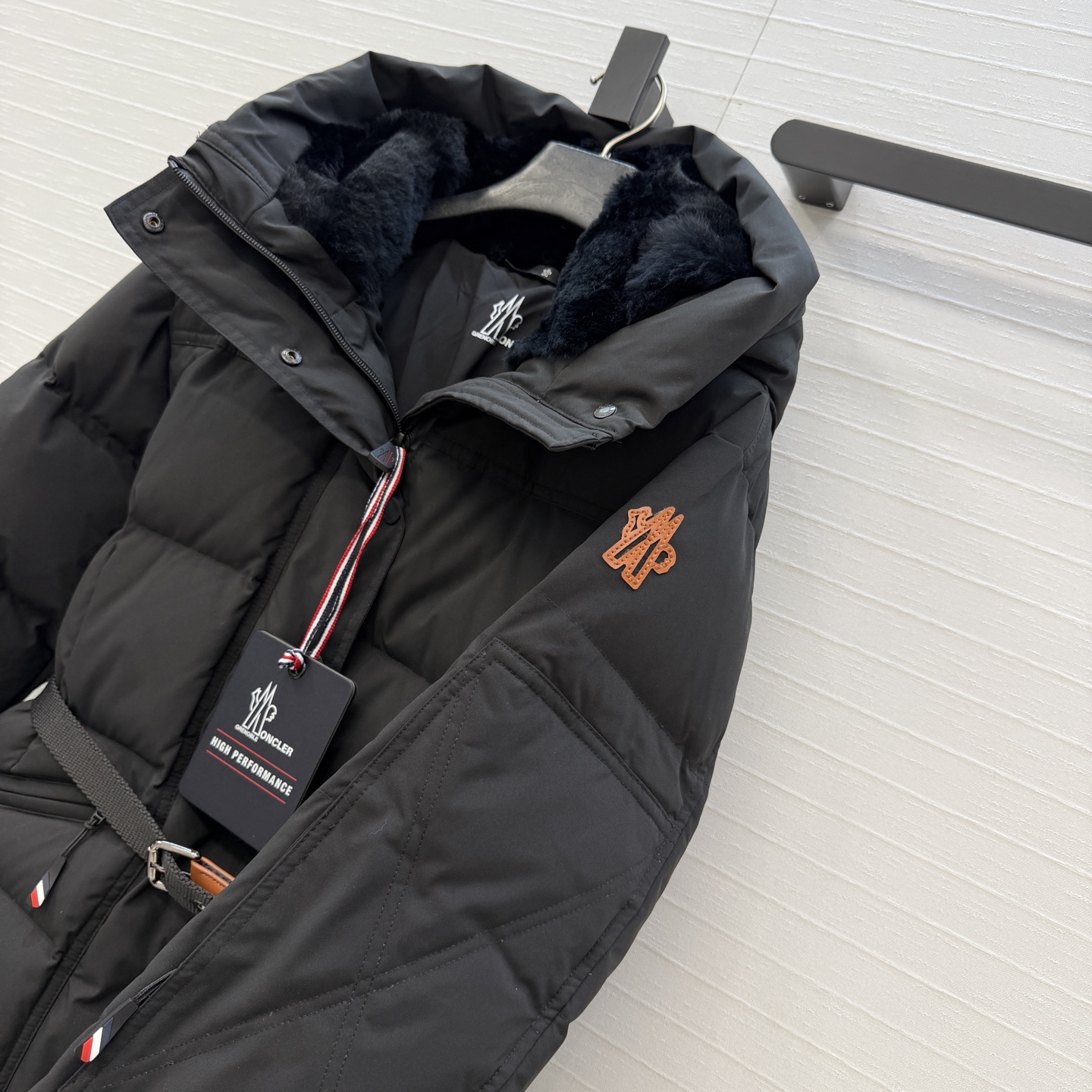 高端品质!Mo新品Salastrains必入滑雪爆款连帽羽绒服!定制温暖兔毛大帽兜!五金配件所有细节处理全面到位 !配送 高端品质!Mo新品Salastrains必入滑雪爆款连帽羽绒服!定制温暖兔毛大帽兜!五金配件所有细节处理全面到位 !配送