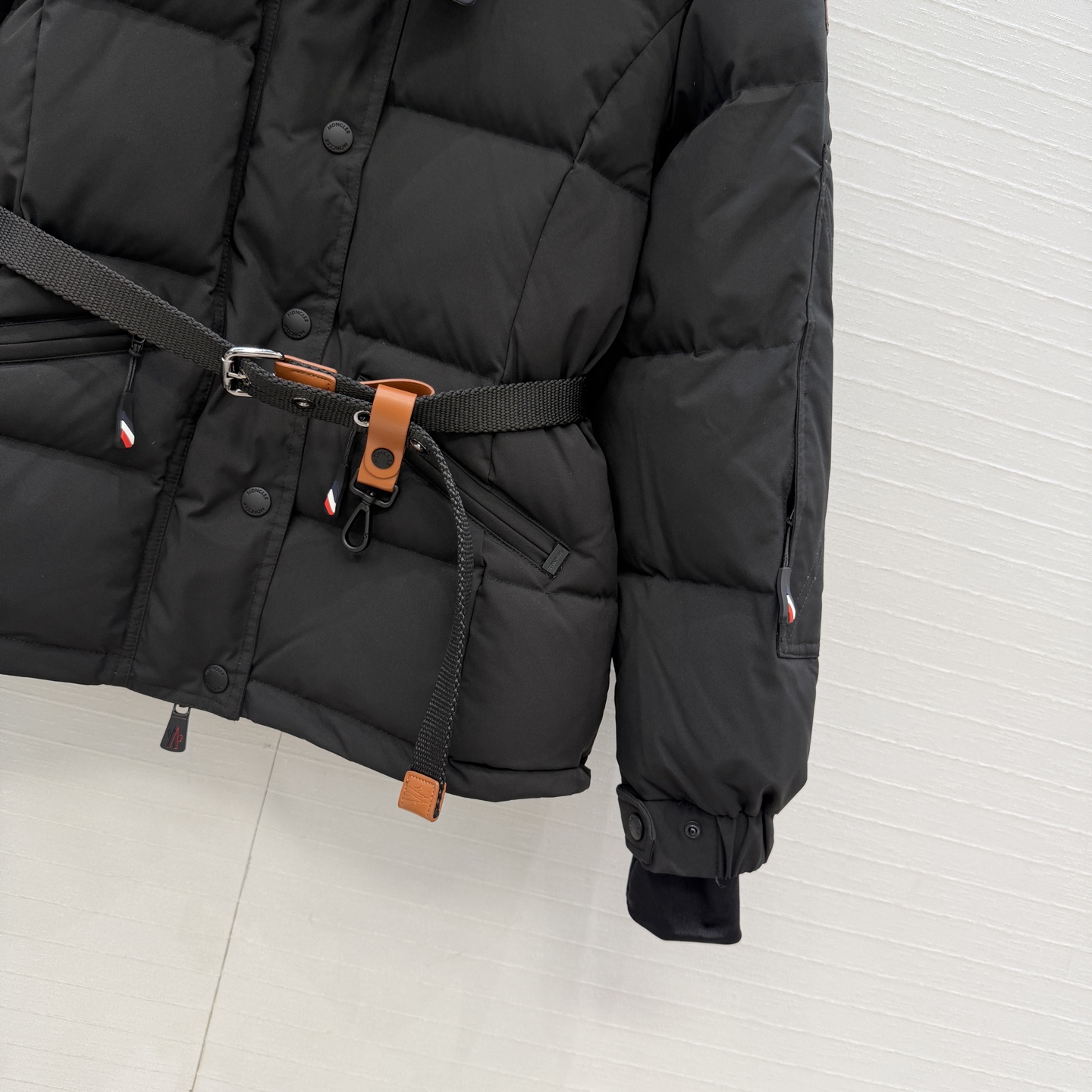高端品质!Mo新品Salastrains必入滑雪爆款连帽羽绒服!定制温暖兔毛大帽兜!五金配件所有细节处理全面到位 !配送 高端品质!Mo新品Salastrains必入滑雪爆款连帽羽绒服!定制温暖兔毛大帽兜!五金配件所有细节处理全面到位 !配送
