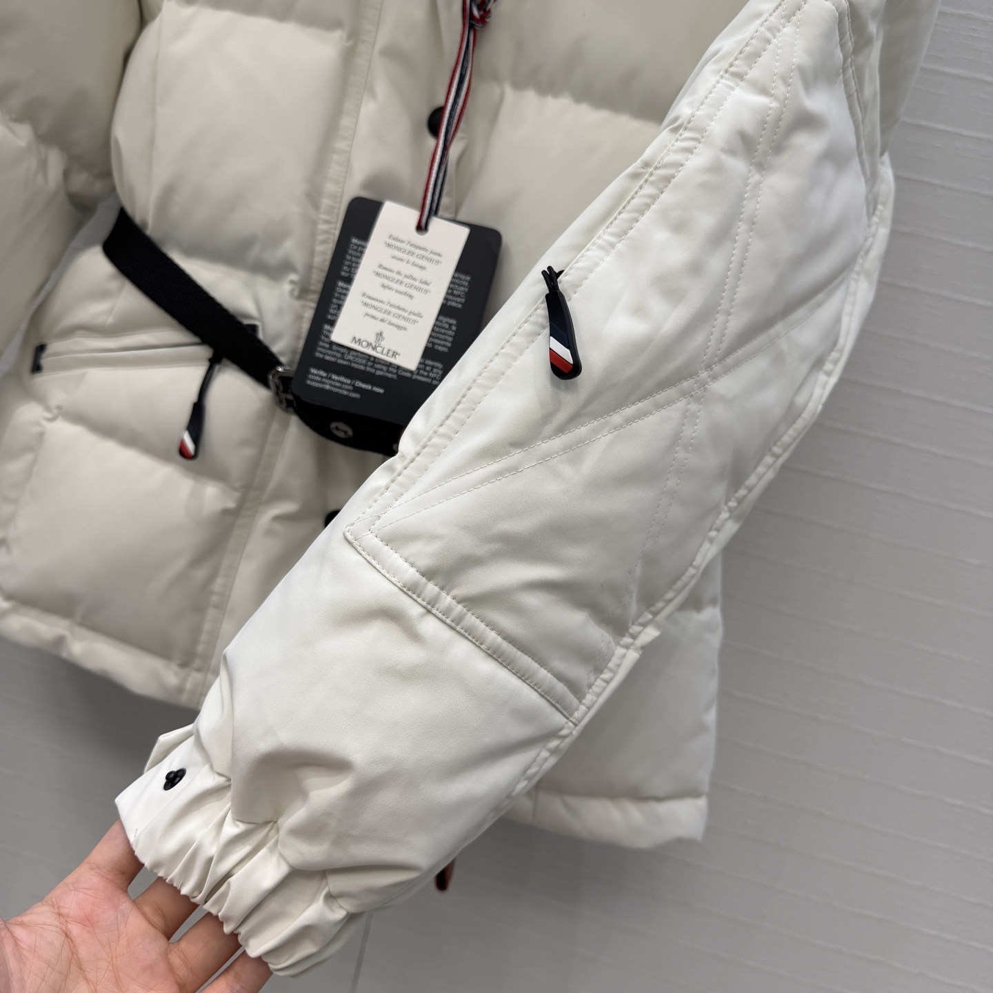 高端品质!Mo新品Salastrains必入滑雪爆款连帽羽绒服!定制温暖兔毛大帽兜!五金配件所有细节处理全面到位 !配送 高端品质!Mo新品Salastrains必入滑雪爆款连帽羽绒服!定制温暖兔毛大帽兜!五金配件所有细节处理全面到位 !配送